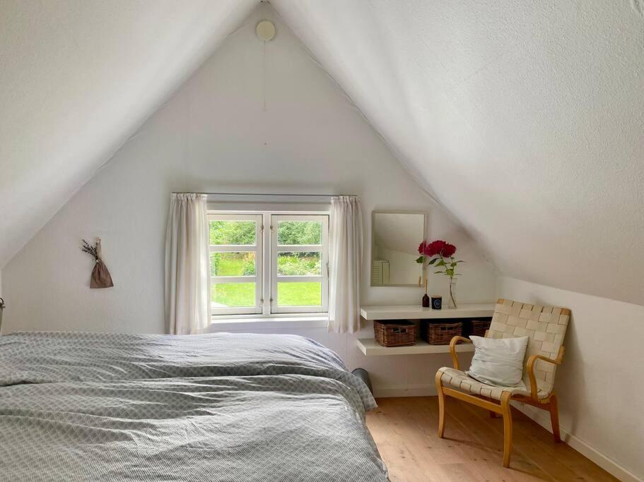 Hyggeligt sommerhus med privat have