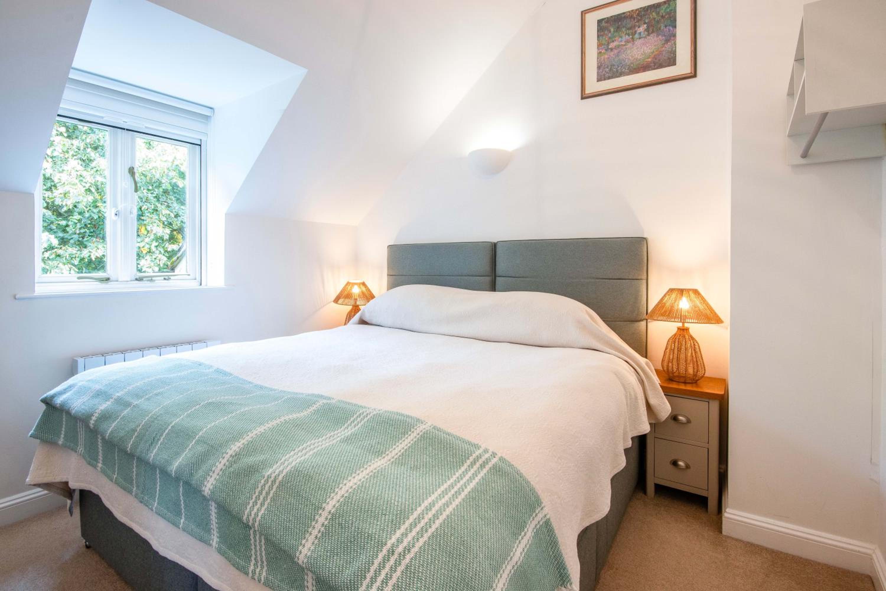Coot Cottage - holiday house with fantastic lake views