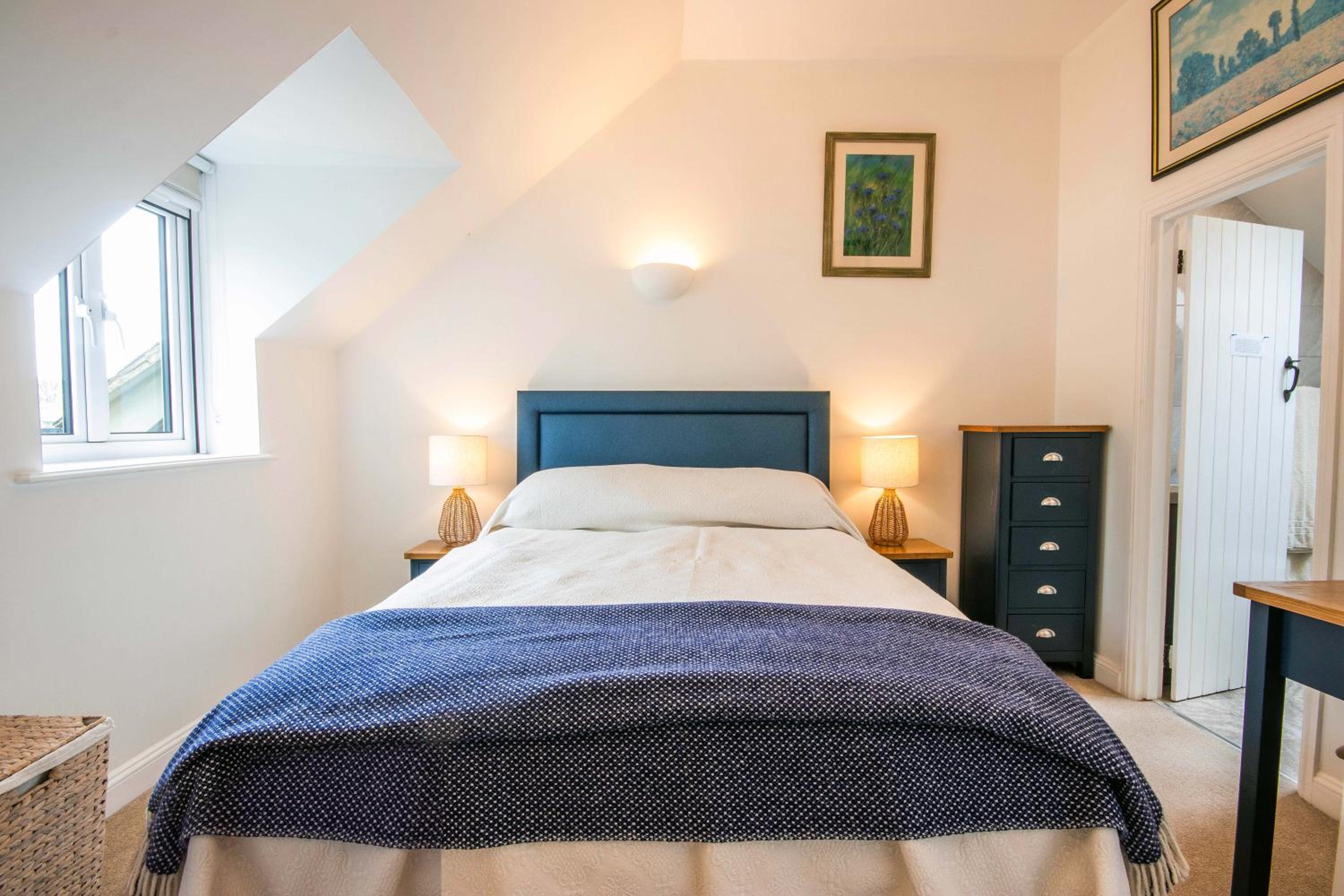 Coot Cottage - holiday house with fantastic lake views