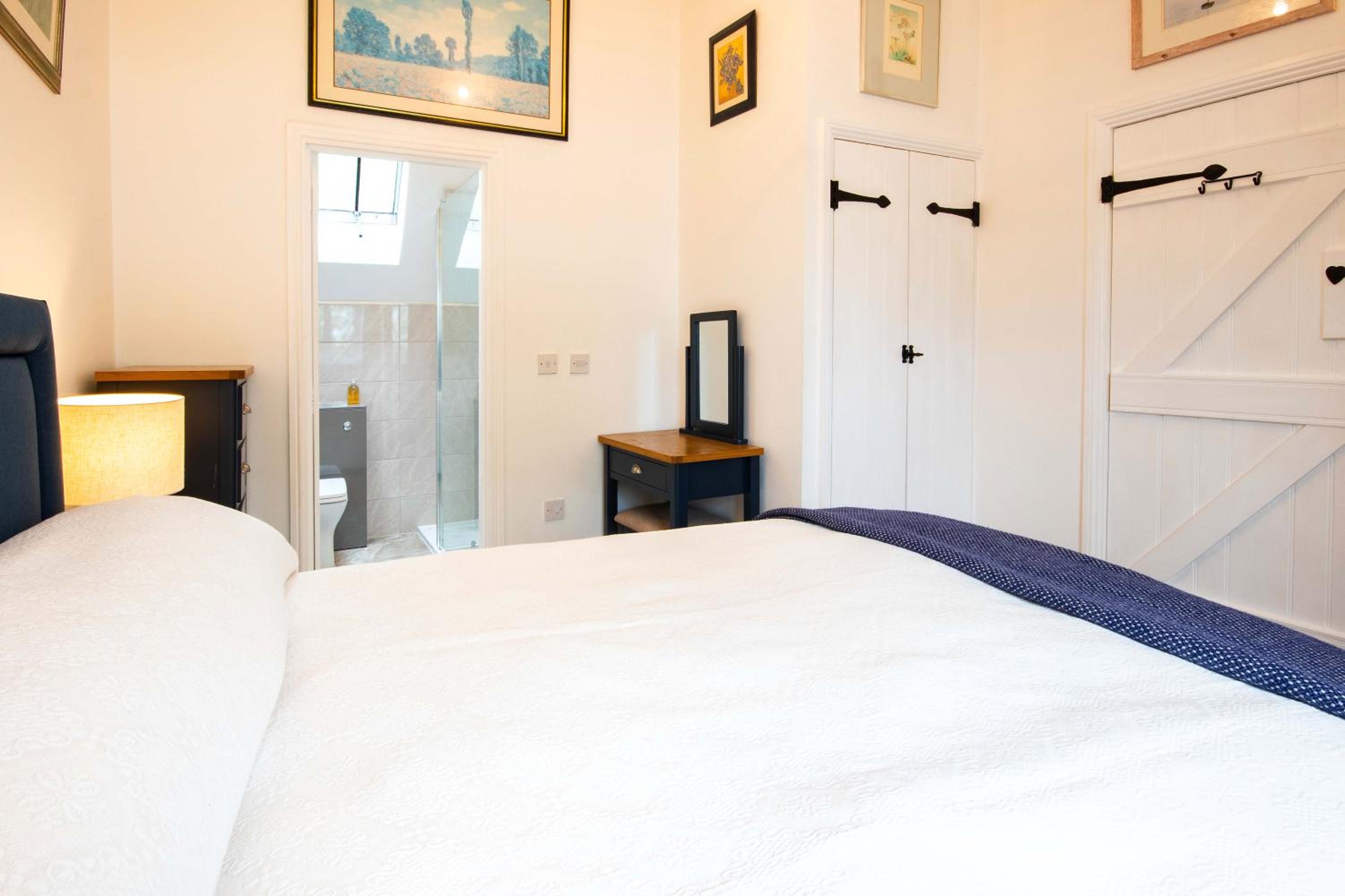 Coot Cottage - holiday house with fantastic lake views