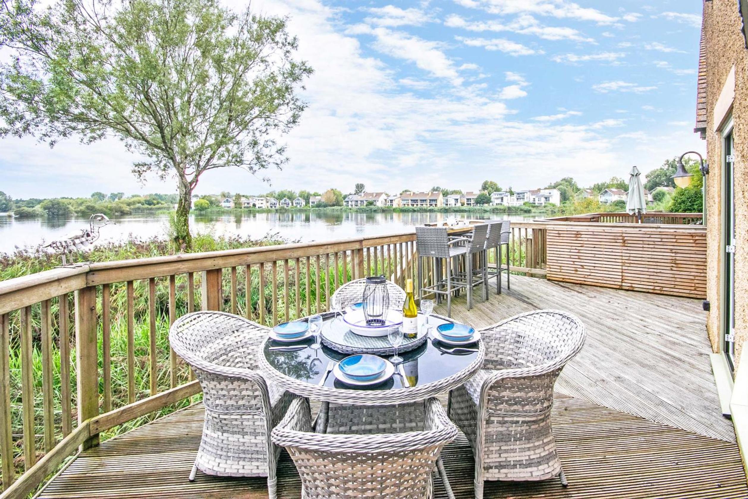 Coot Cottage - holiday house with fantastic lake views