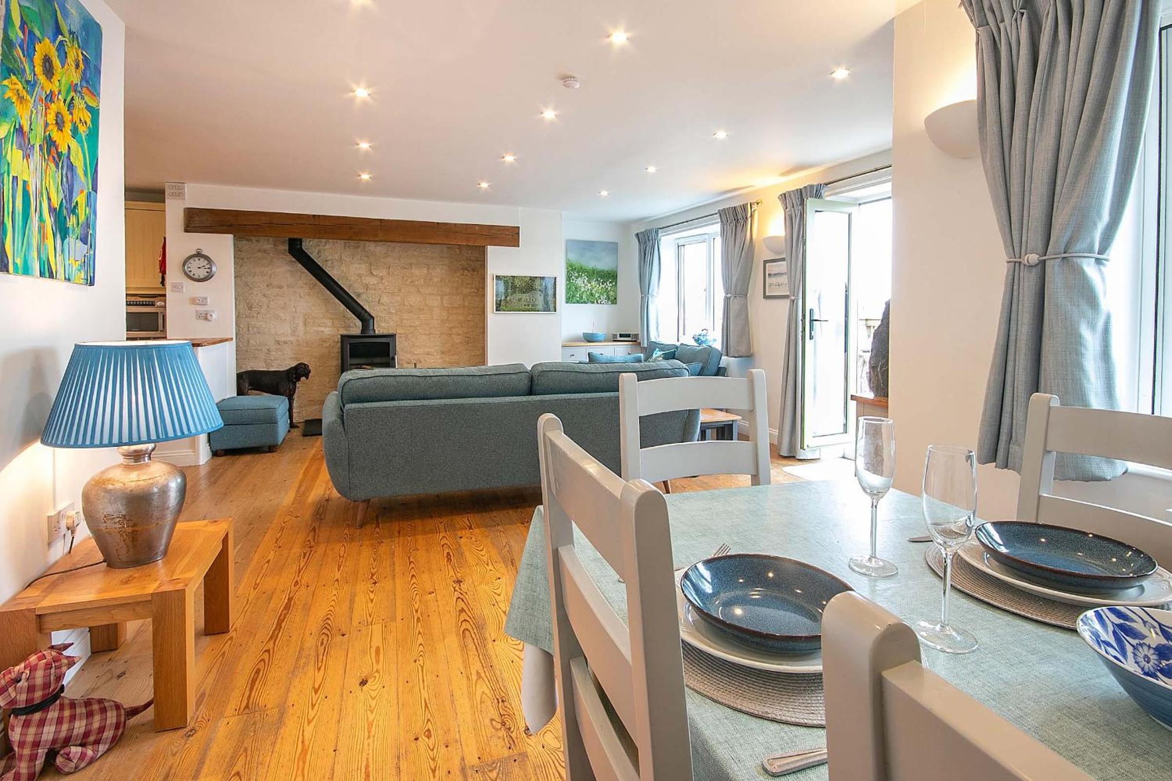 Coot Cottage - holiday house with fantastic lake views