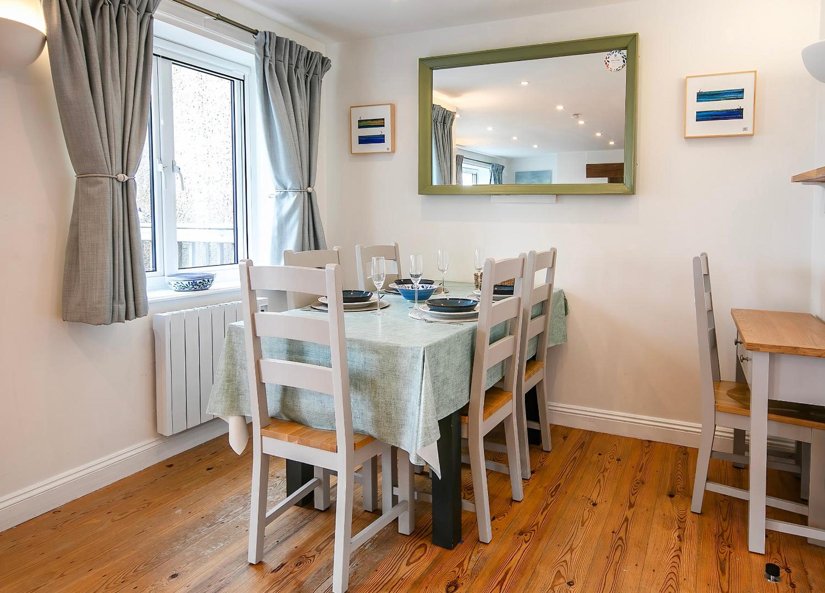 Coot Cottage - holiday house with fantastic lake views