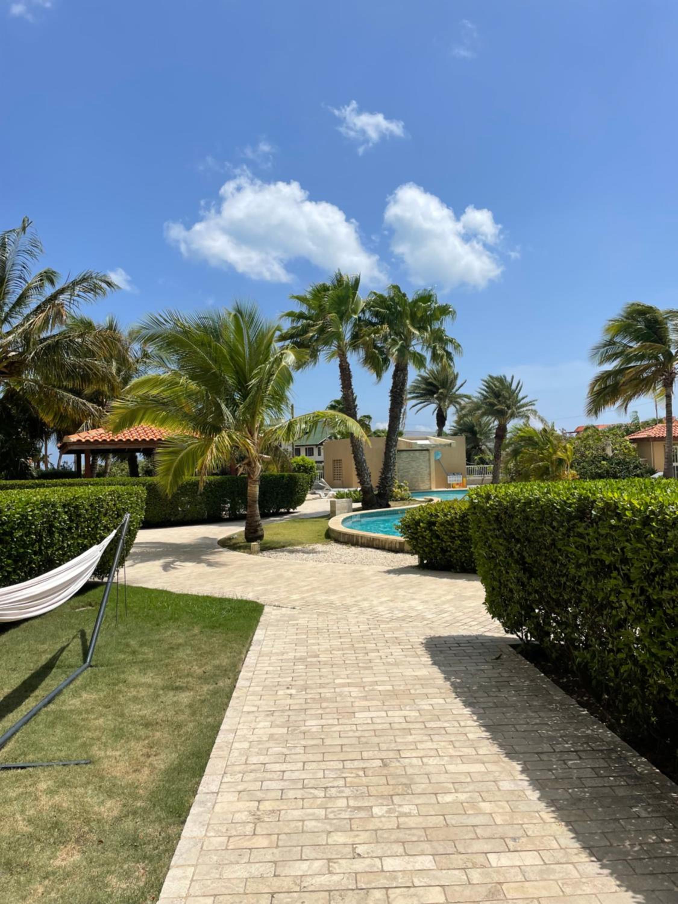 Beautiful Vibes Sun Kiss Serenity your Stylish Apt Just Steps from Eagle Beach