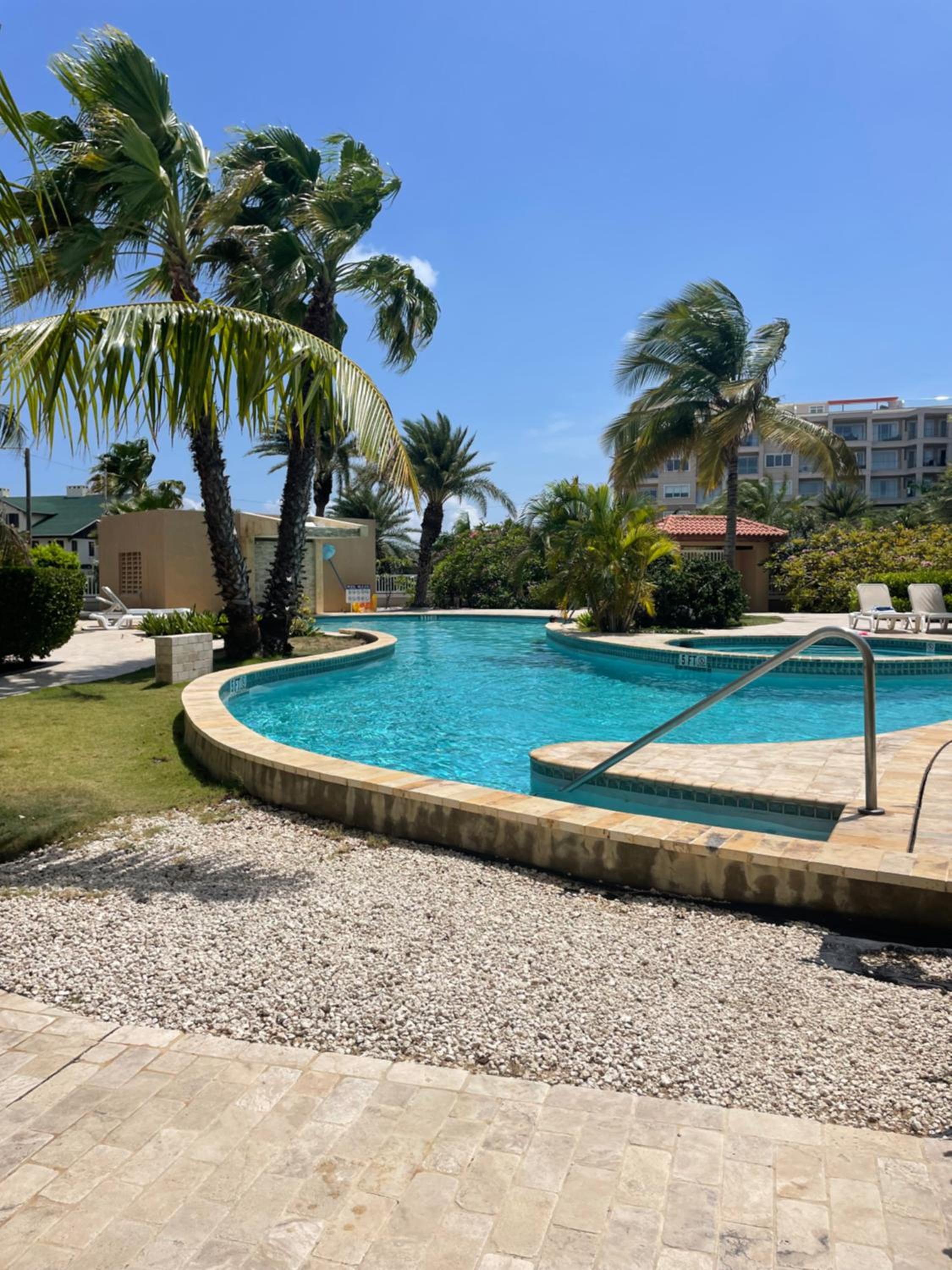 Beautiful Vibes Sun Kiss Serenity your Stylish Apt Just Steps from Eagle Beach