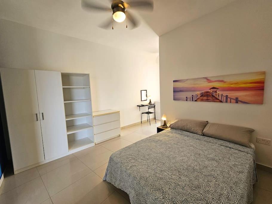 Bright & Spacious Village Apartment photo 3