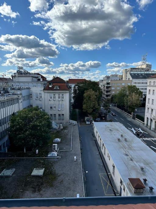 Modern Apartment Centrally Located view 2