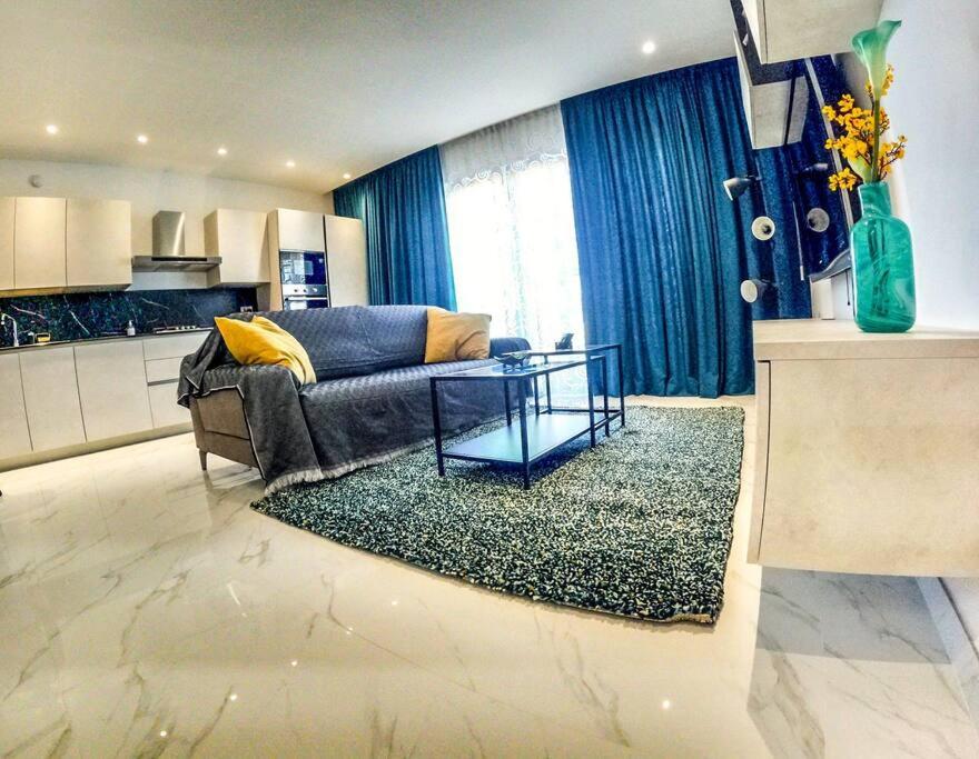 Luxurious 3 Bedroomed Penthouse view 4
