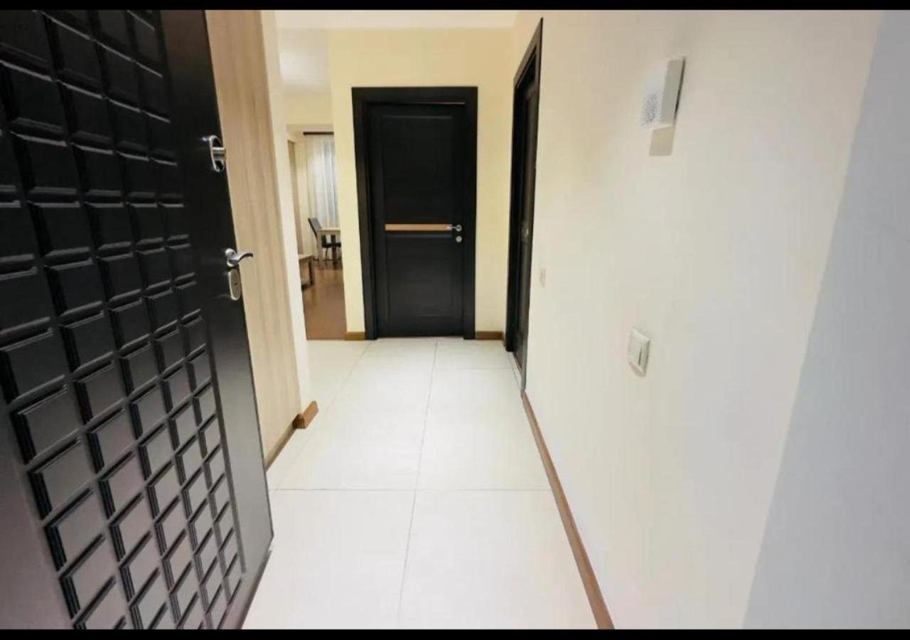 2 room apartment inthe center 93 aprt