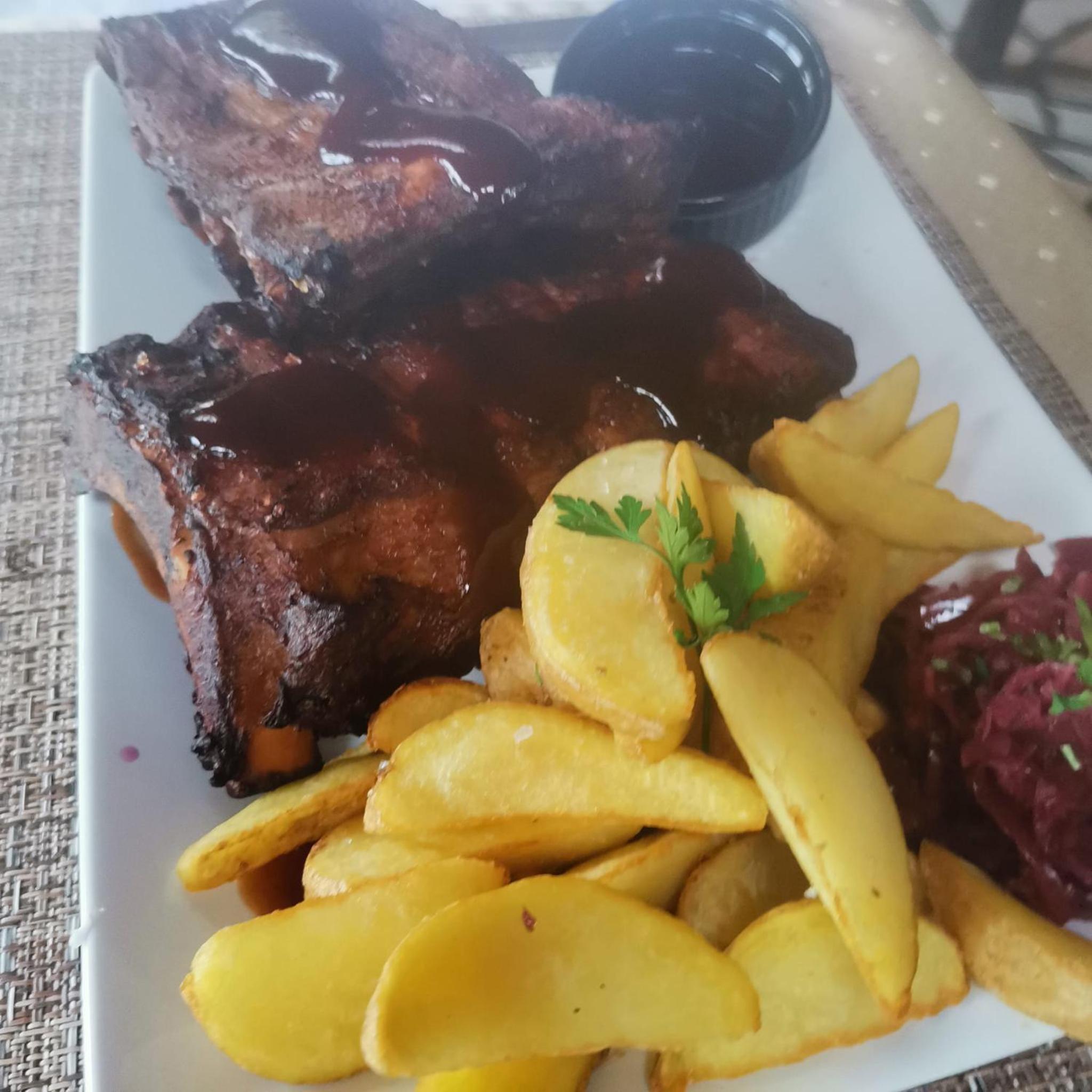 Pensiunea La Taverna