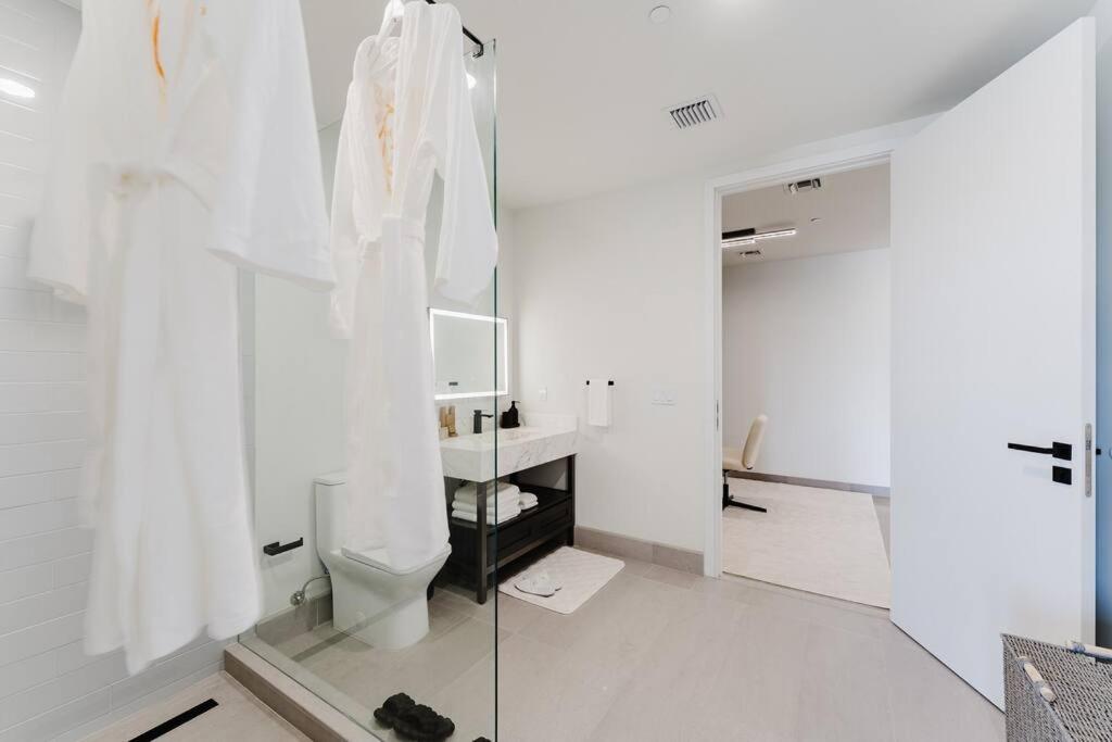 Modern 2BR, Family-Friendly in FLL, Near Beach! view 3