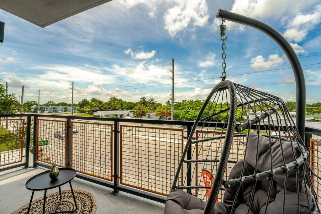 Modern 2BR, Family-Friendly in FLL, Near Beach! view 4