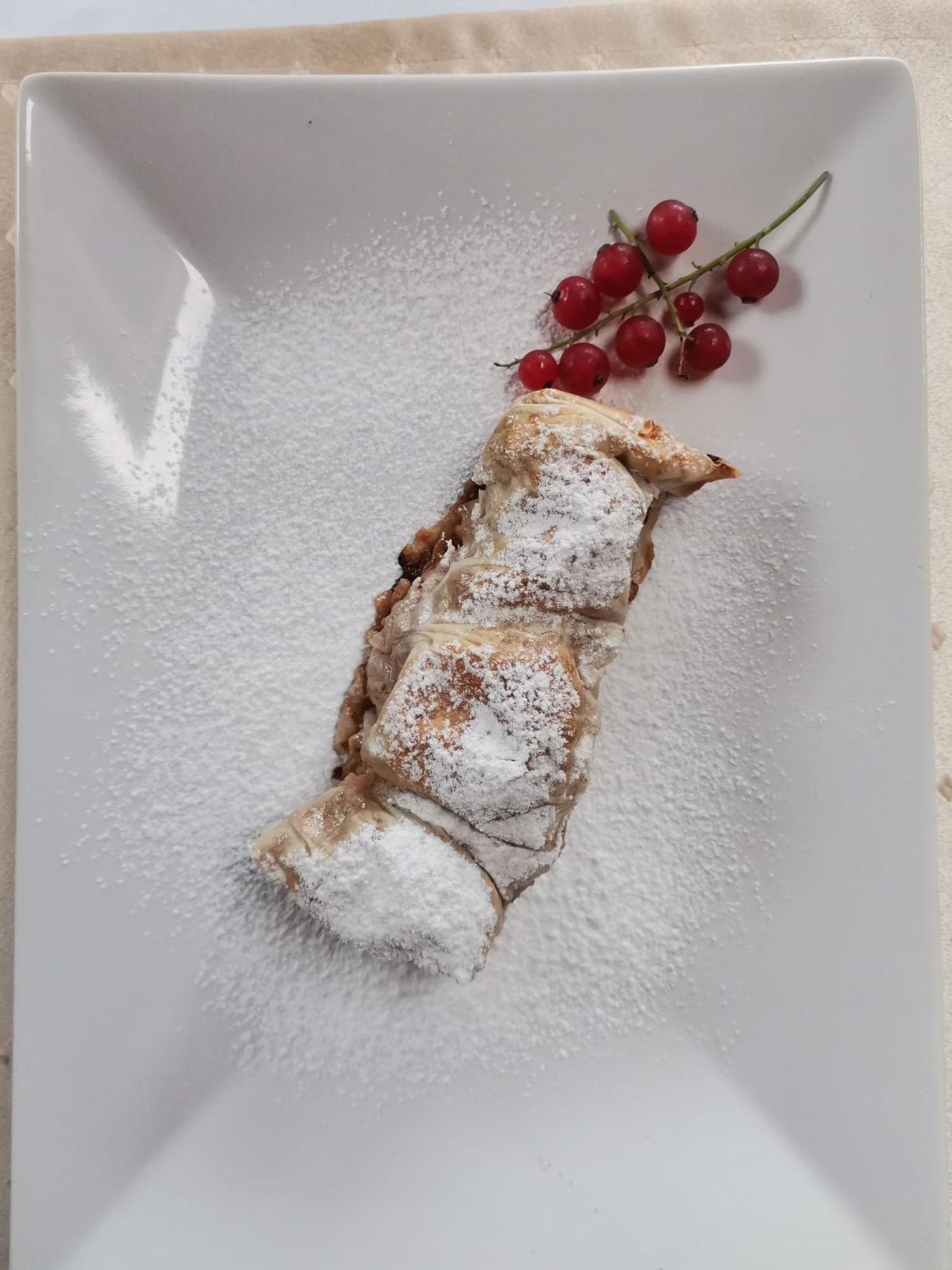 Pensiunea La Taverna