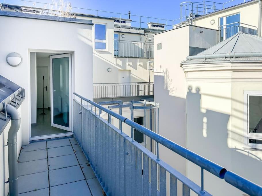 Schönes DG-Apartment mit Terrasse