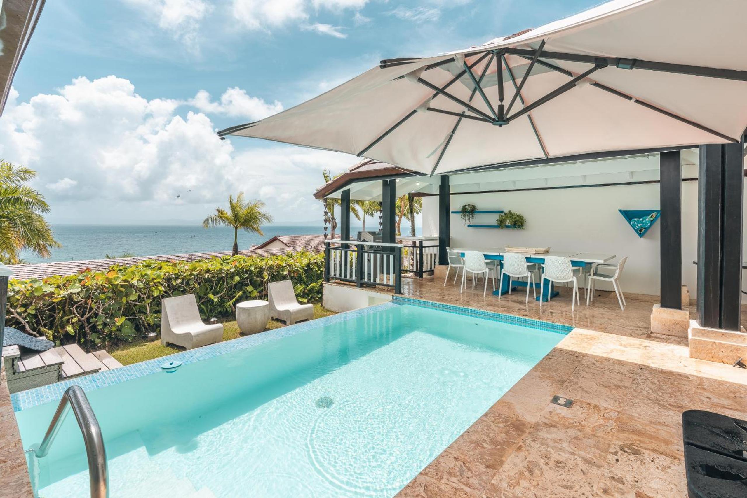 Magnificent villa with ocean view in Puerto Bahia