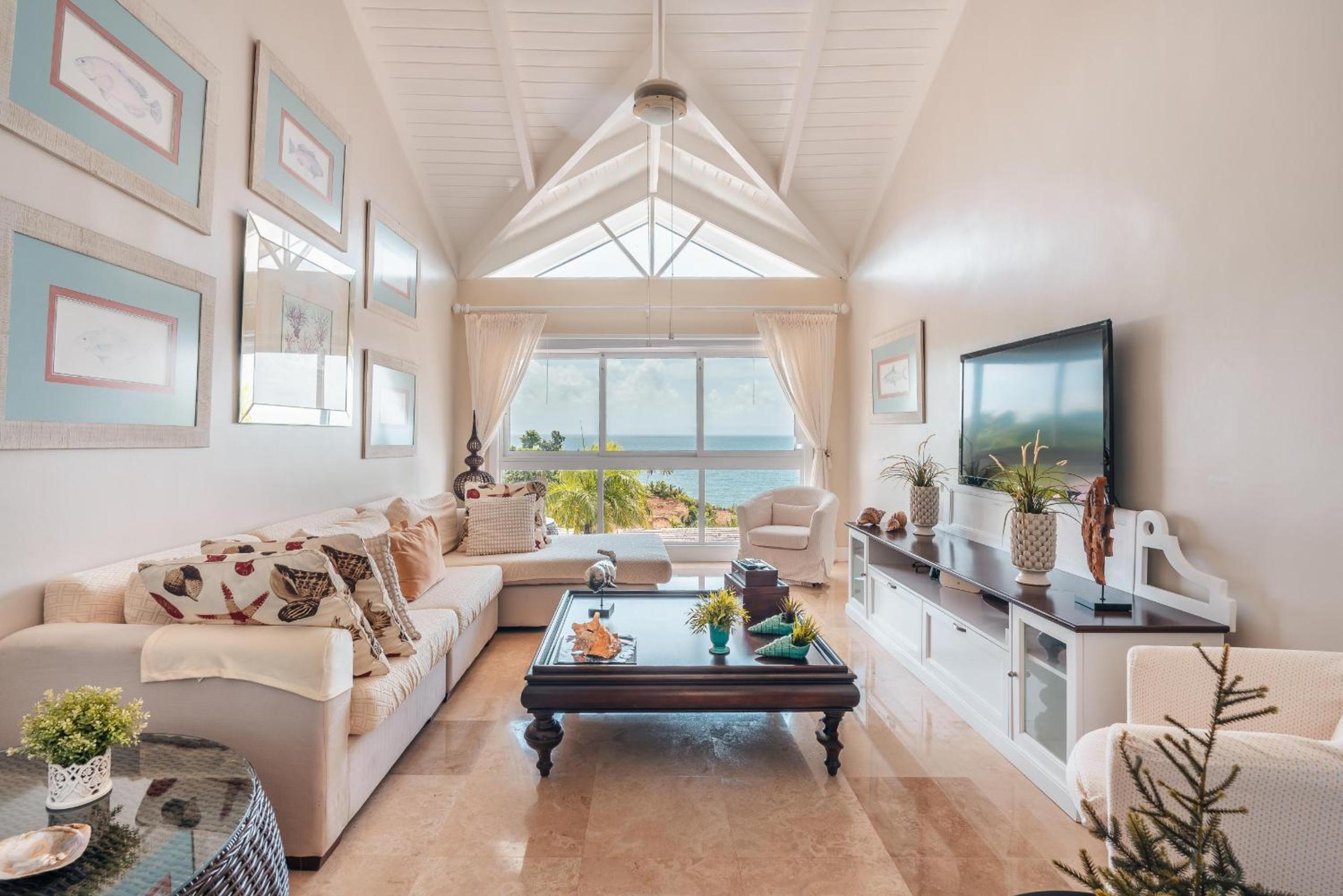 Magnificent villa with ocean view in Puerto Bahia
