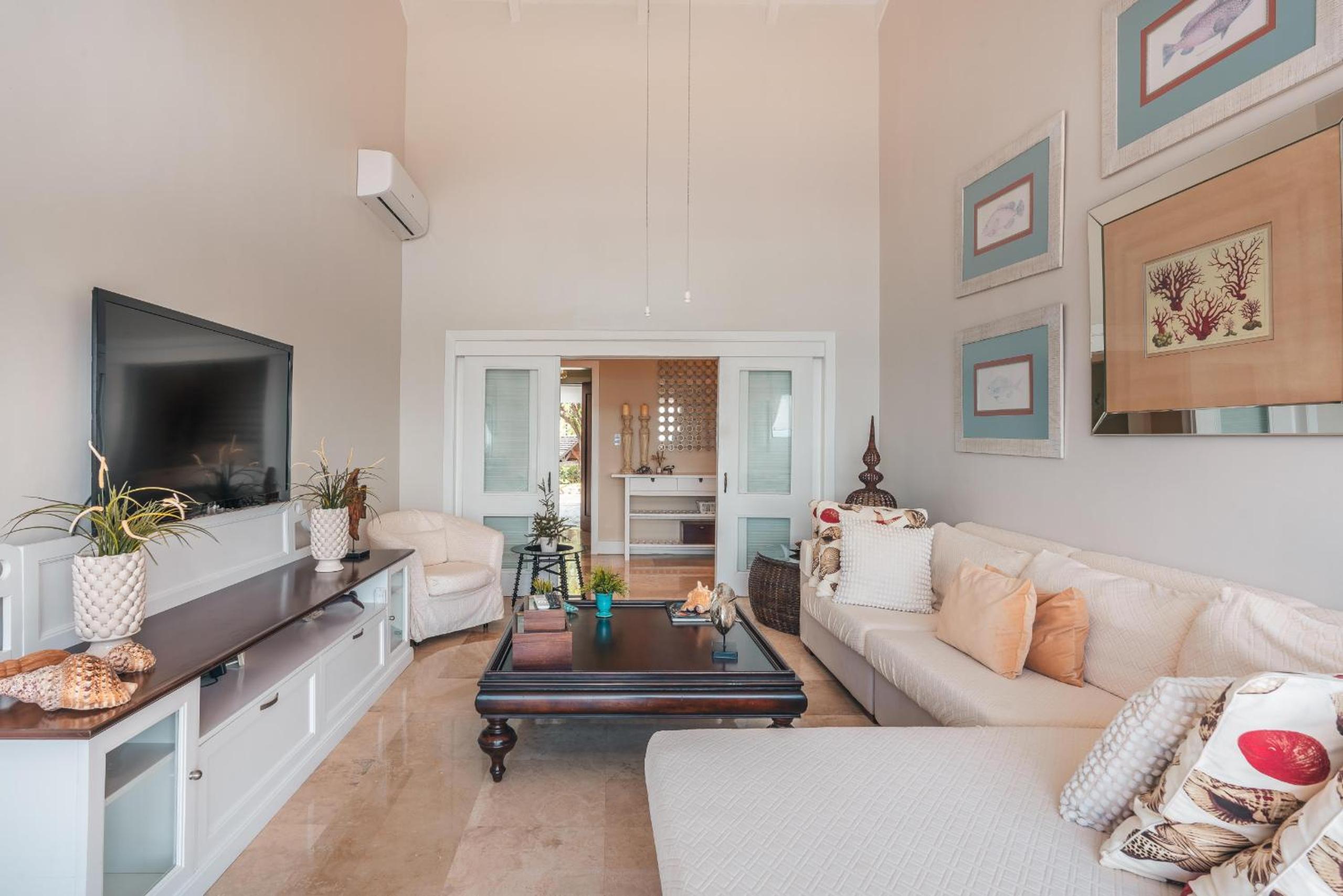 Magnificent villa with ocean view in Puerto Bahia