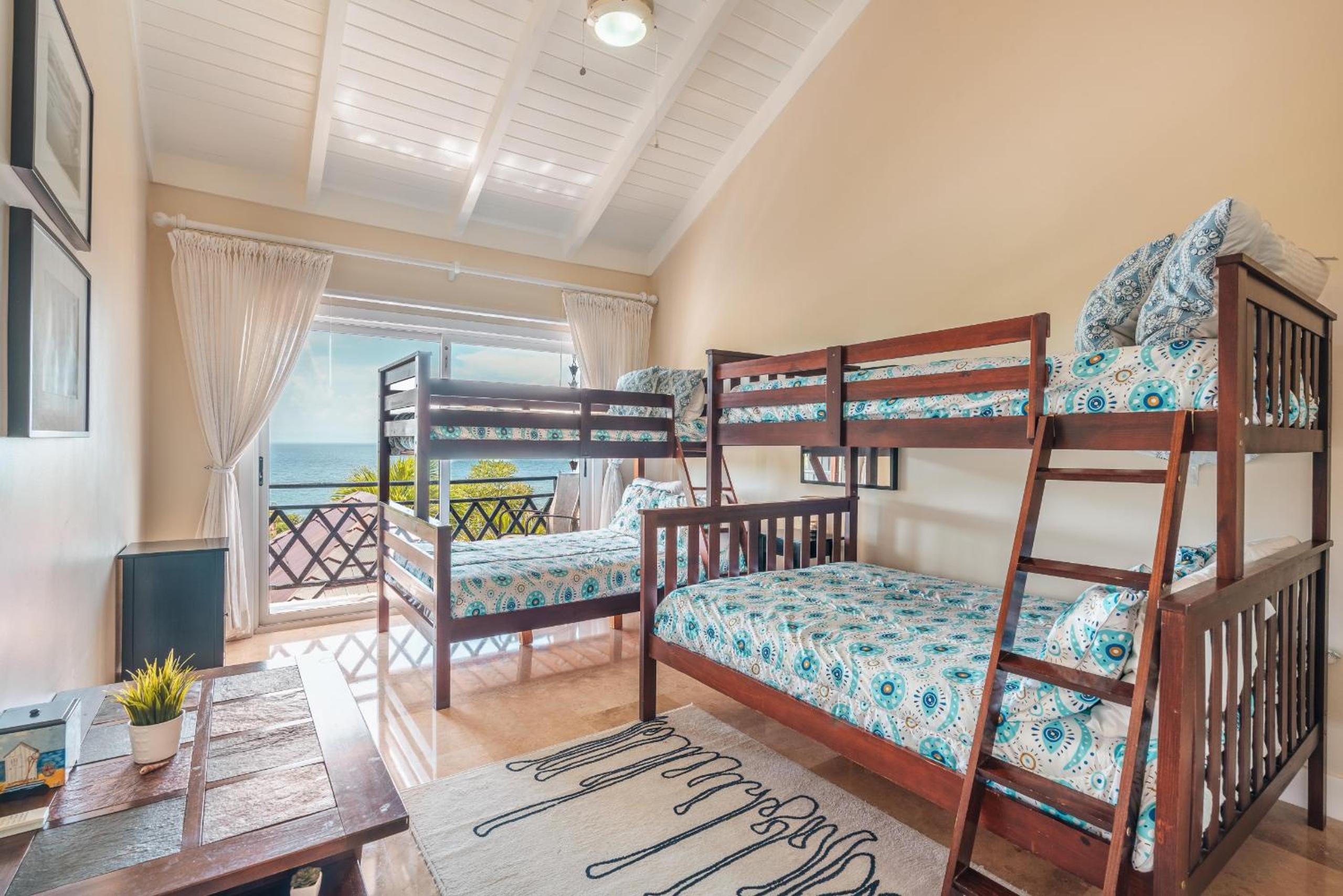 Magnificent villa with ocean view in Puerto Bahia
