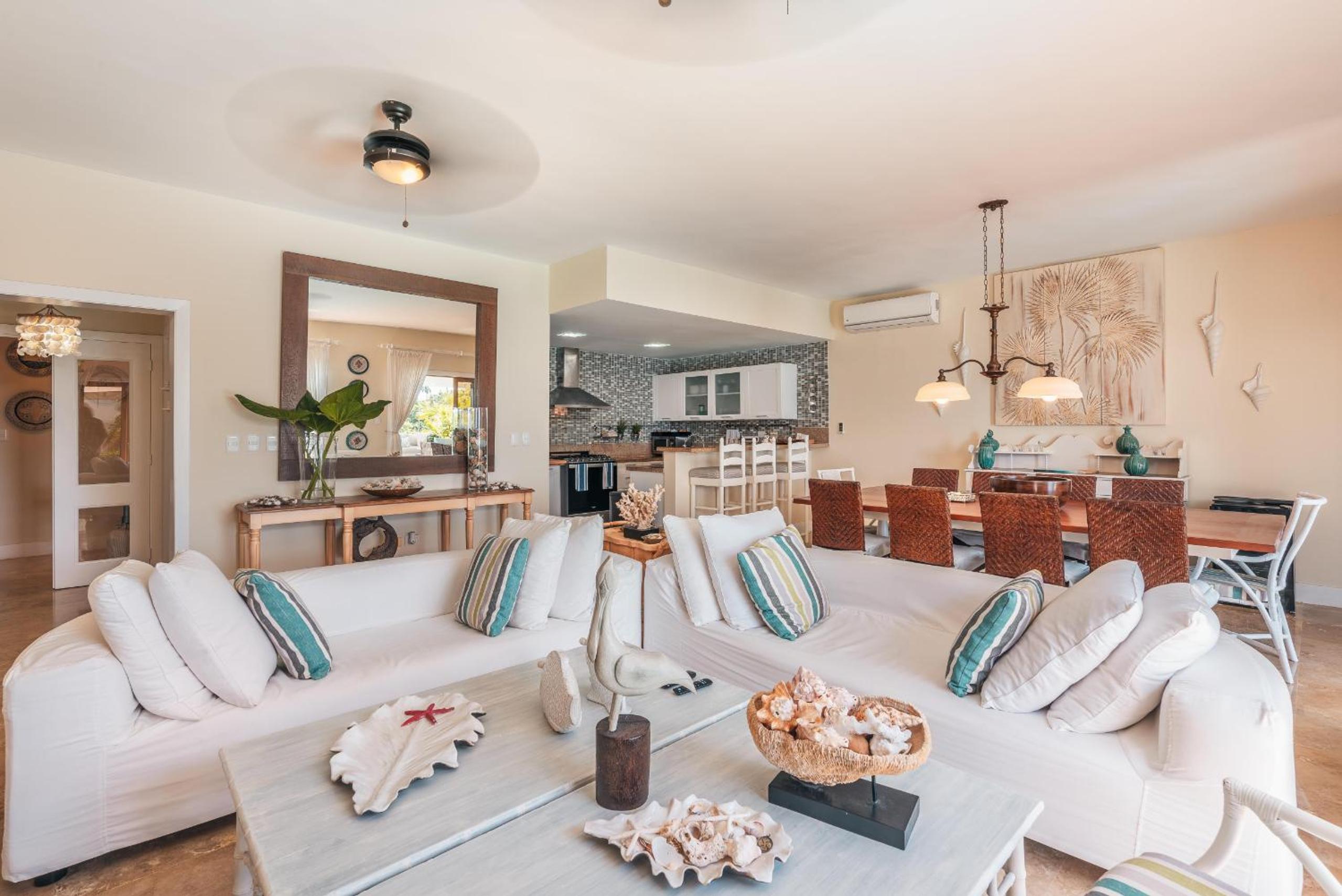Magnificent villa with ocean view in Puerto Bahia
