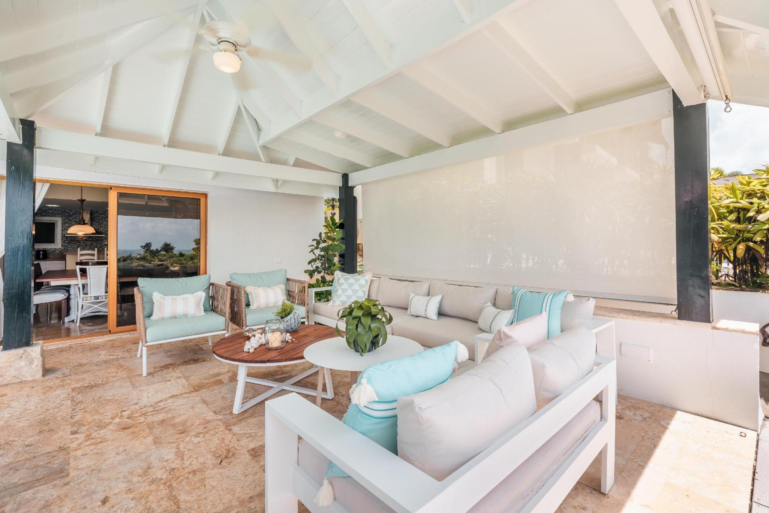Magnificent villa with ocean view in Puerto Bahia