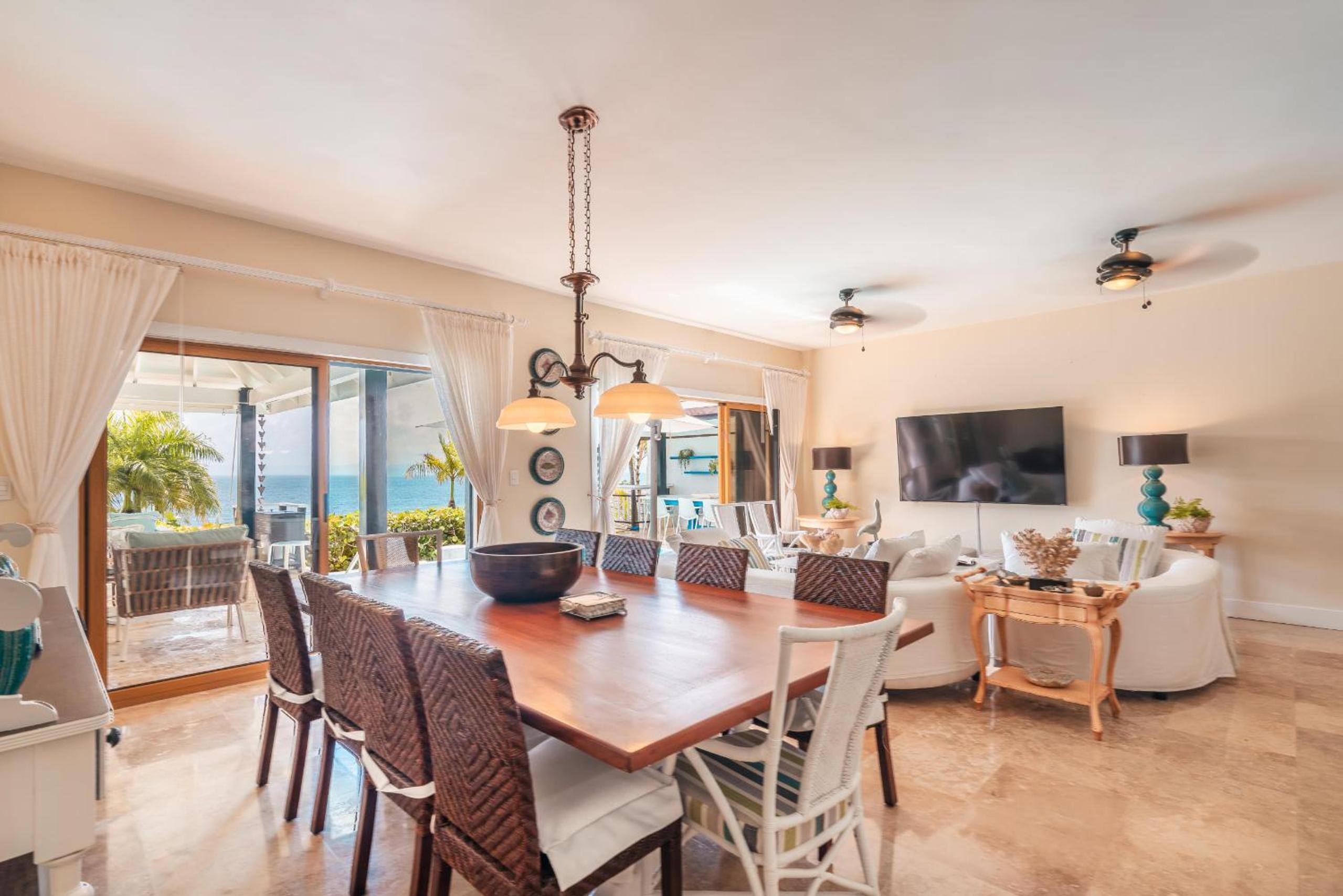 Magnificent villa with ocean view in Puerto Bahia