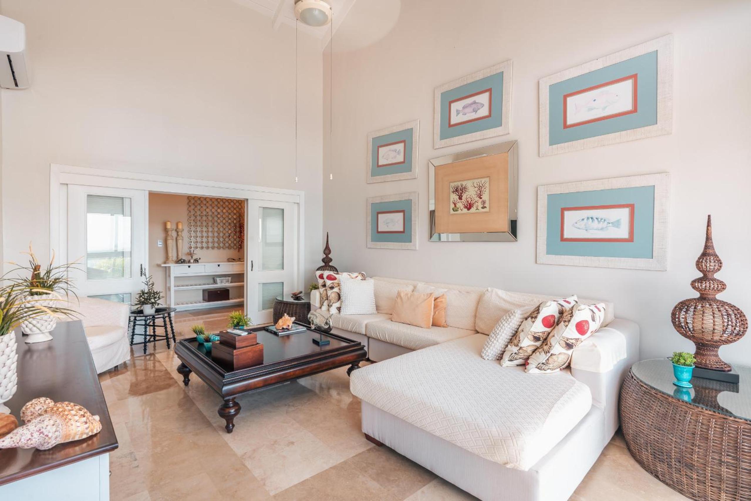 Magnificent villa with ocean view in Puerto Bahia