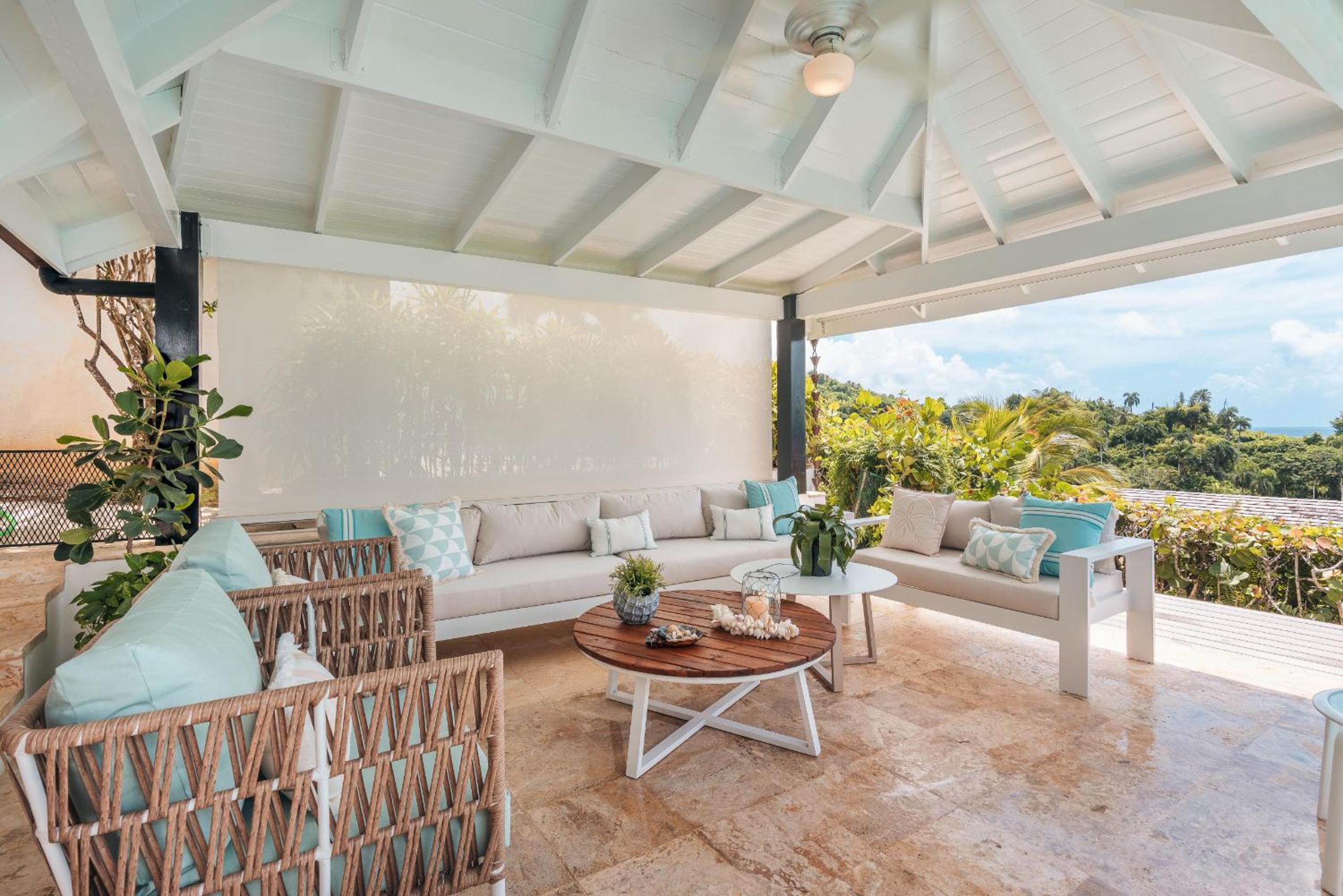 Magnificent villa with ocean view in Puerto Bahia
