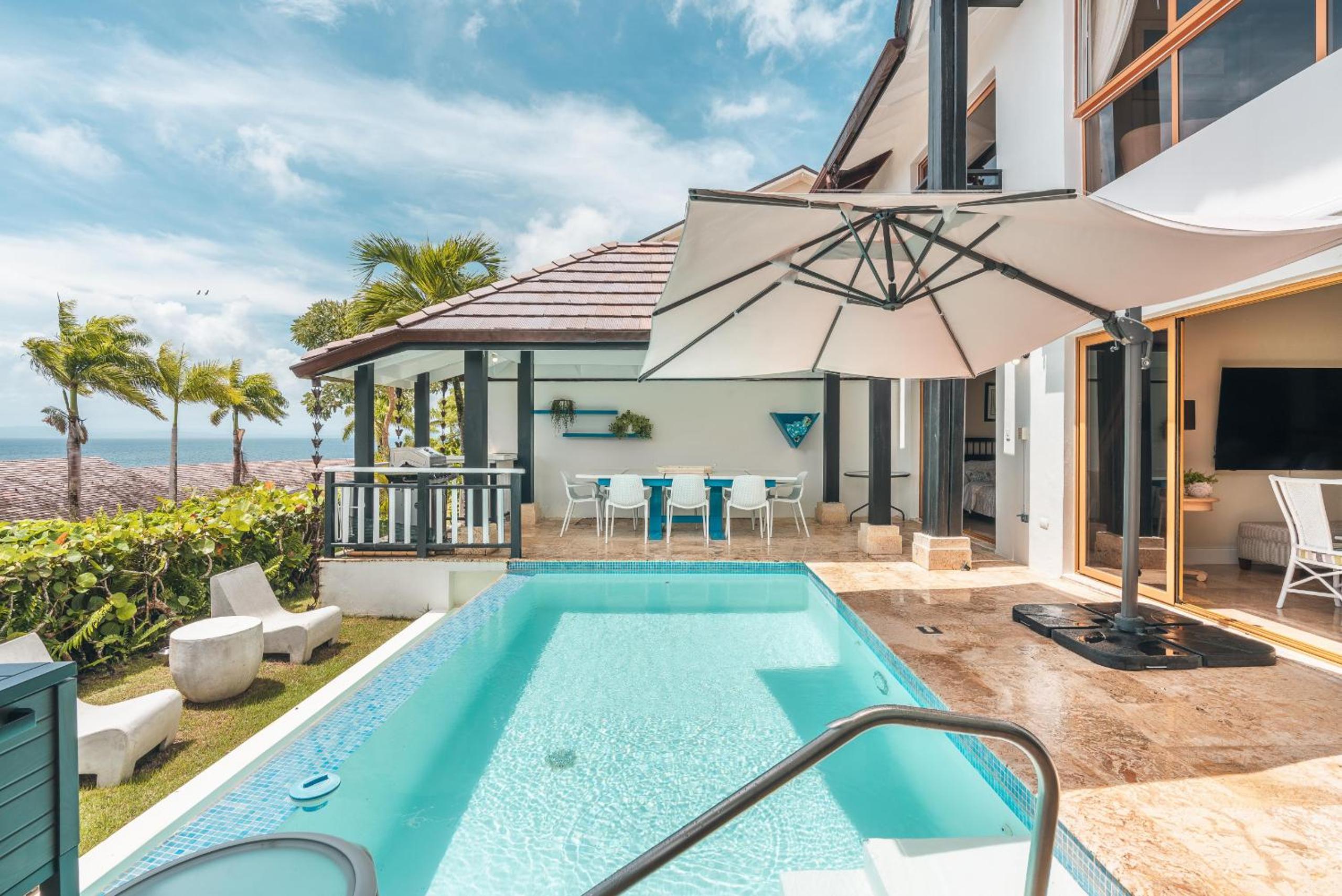 Magnificent villa with ocean view in Puerto Bahia