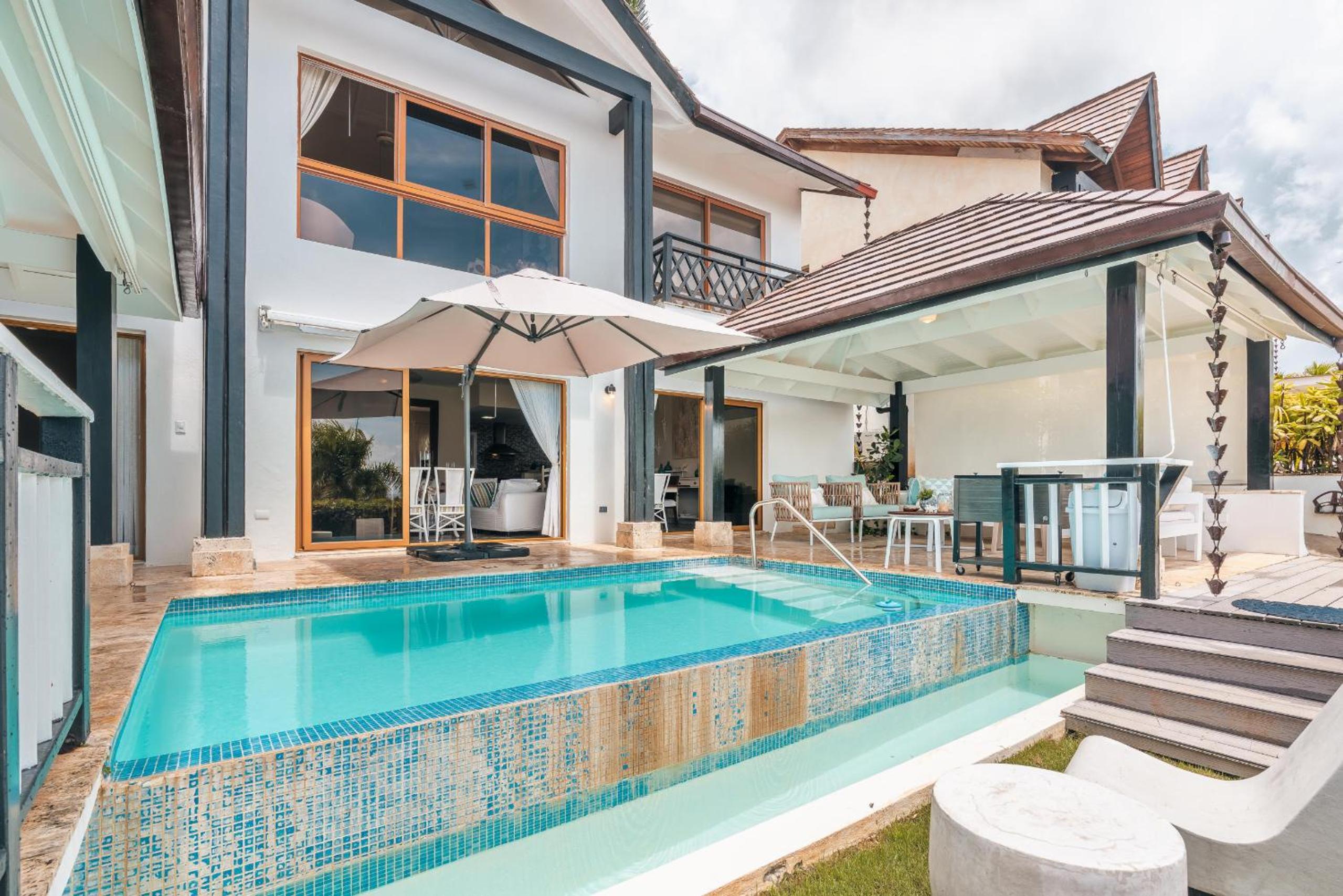 Magnificent villa with ocean view in Puerto Bahia