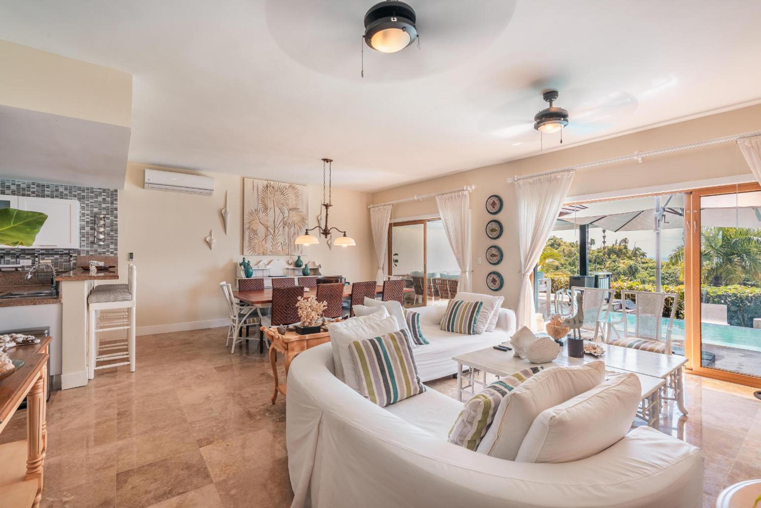 Magnificent villa with ocean view in Puerto Bahia