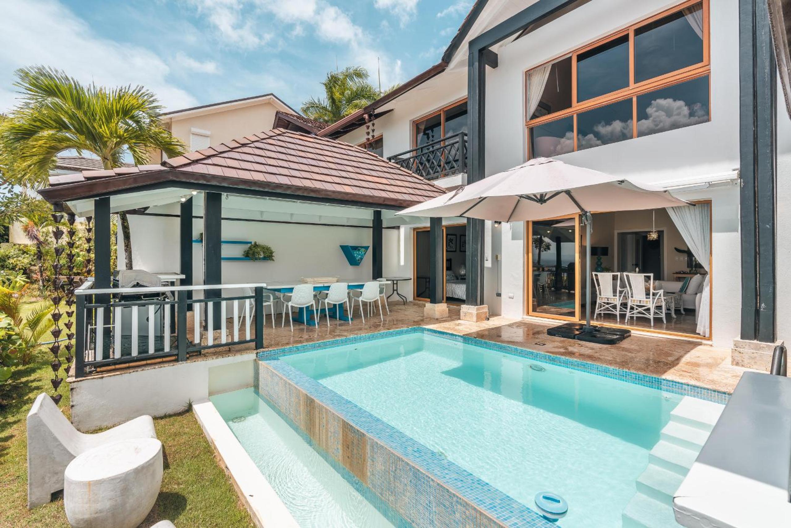 Magnificent villa with ocean view in Puerto Bahia