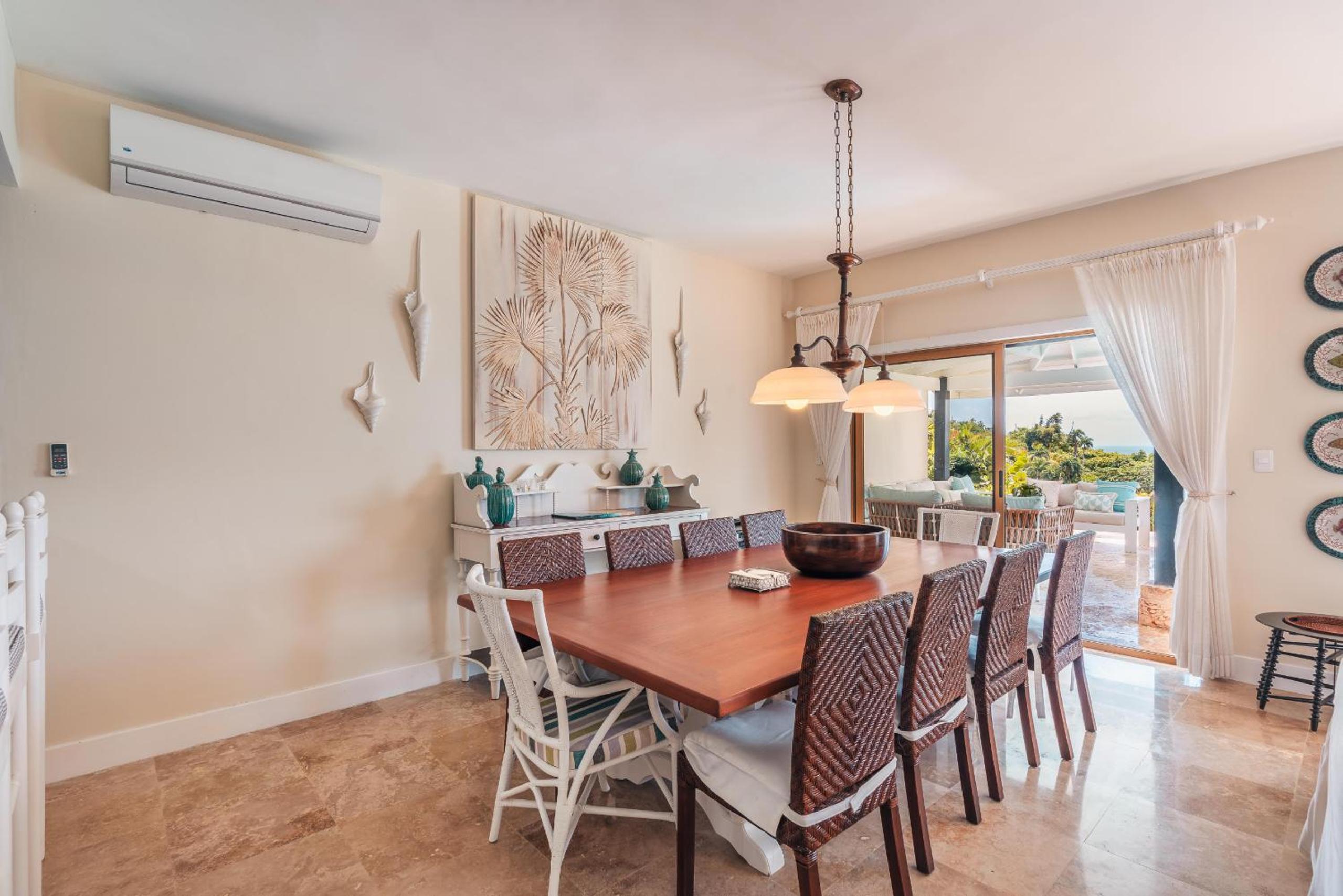 Magnificent villa with ocean view in Puerto Bahia