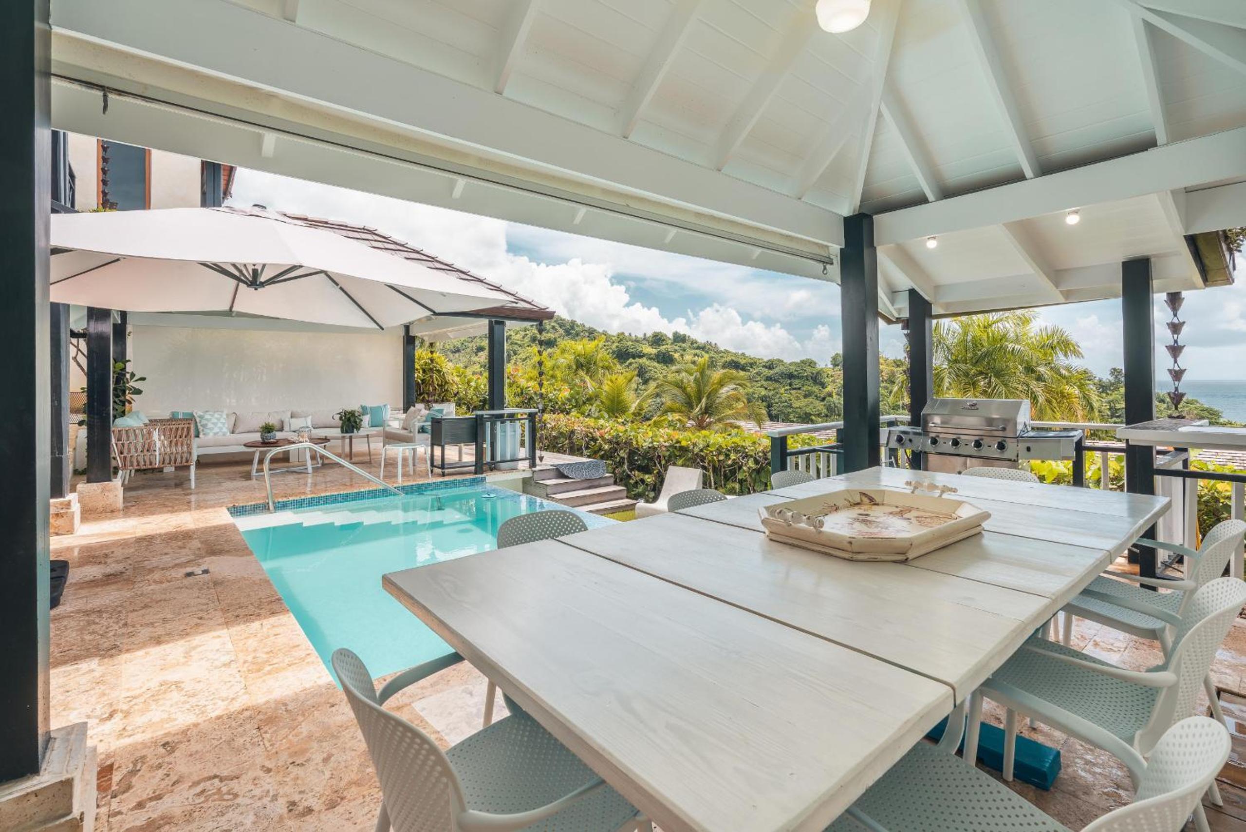 Magnificent villa with ocean view in Puerto Bahia