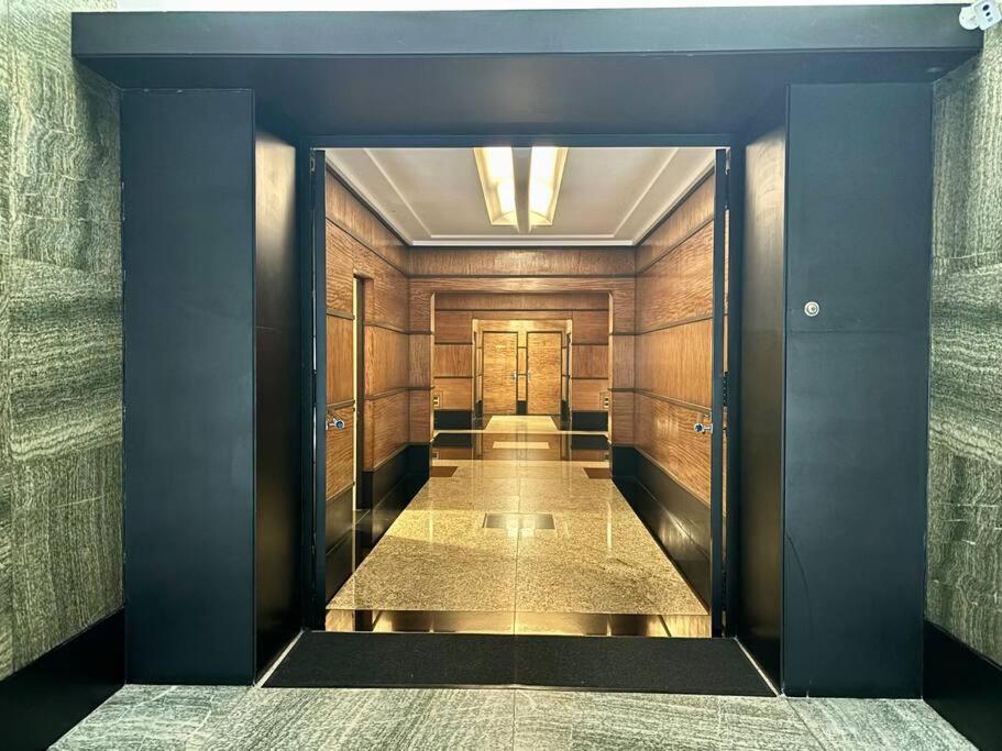Elegante y amplio departamento