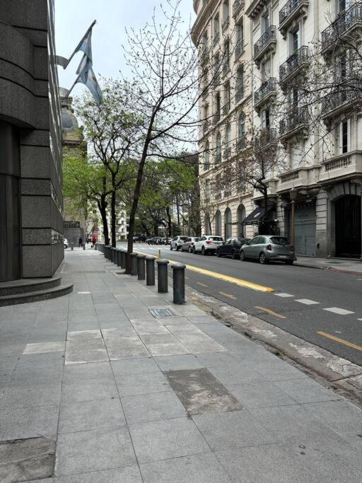 Elegante y amplio departamento