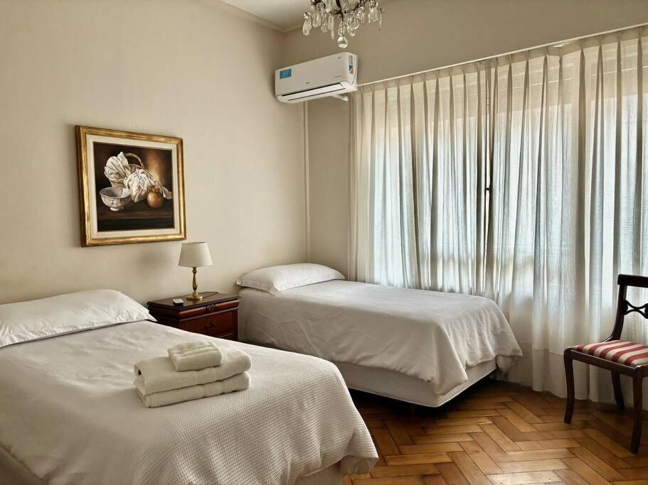 Elegante y amplio departamento