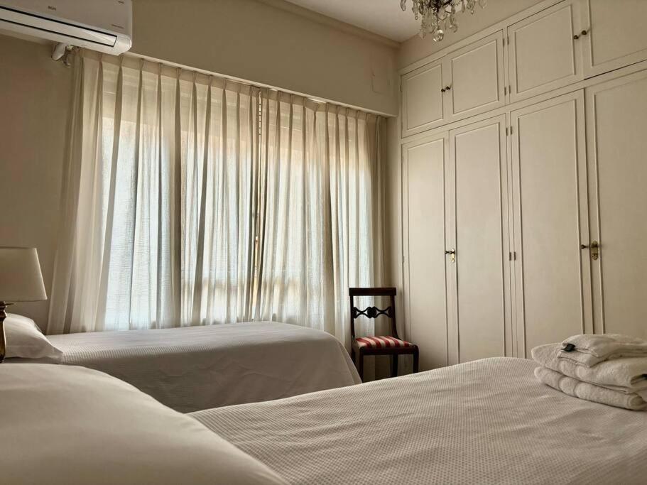 Elegante y amplio departamento