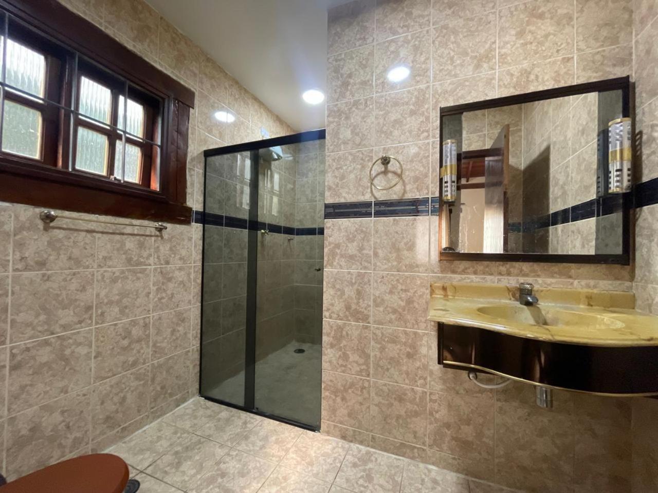 FANTÁSTICA CASA COM ÁREA DE PISCINA até 10 PESSOAS em MARESIAS SÃO SEBASTIÃO