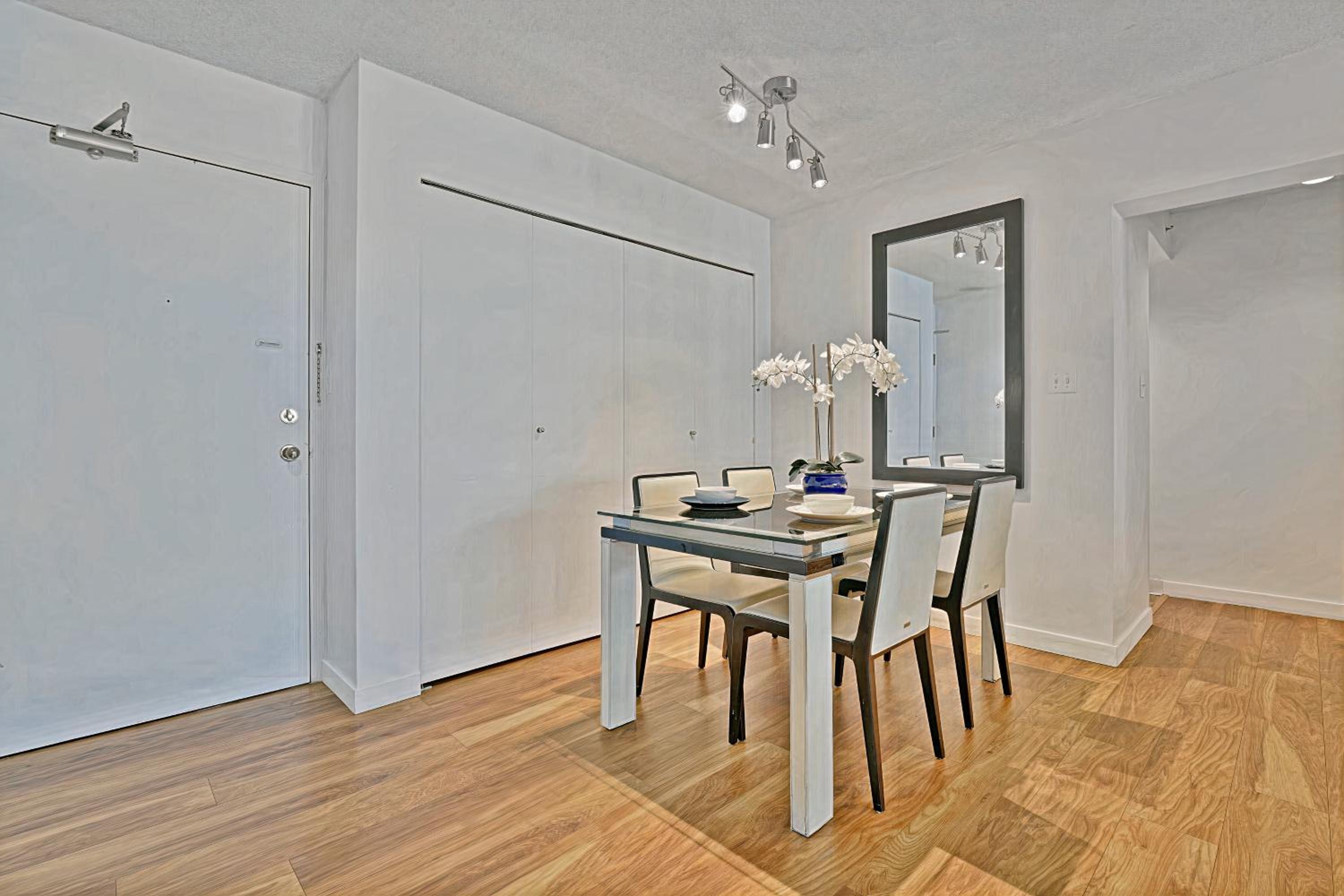 Your Cozy Haven Two-Bedroom Apartment in the Heart of Downtown