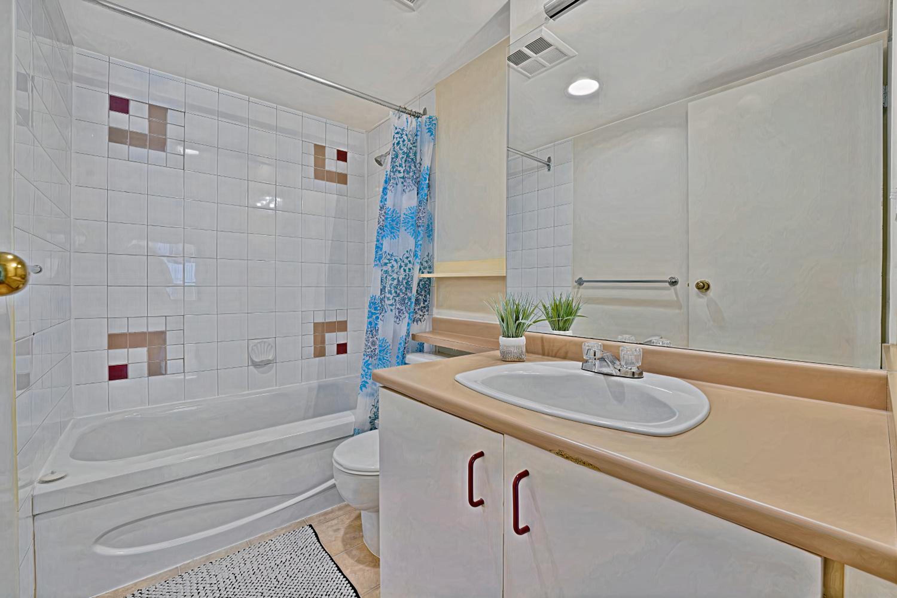 Your Cozy Haven Two-Bedroom Apartment in the Heart of Downtown