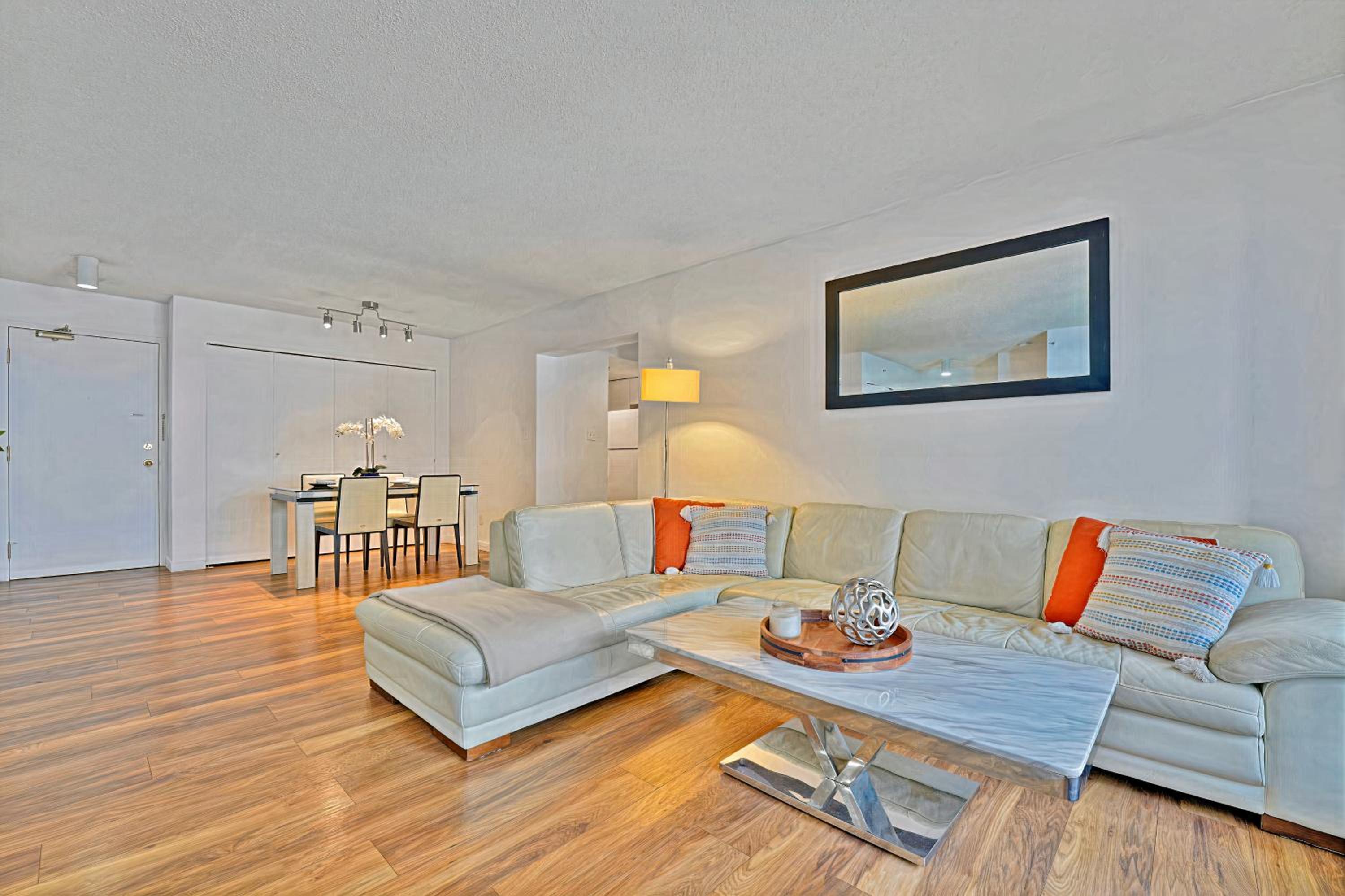 Your Cozy Haven Two-Bedroom Apartment in the Heart of Downtown