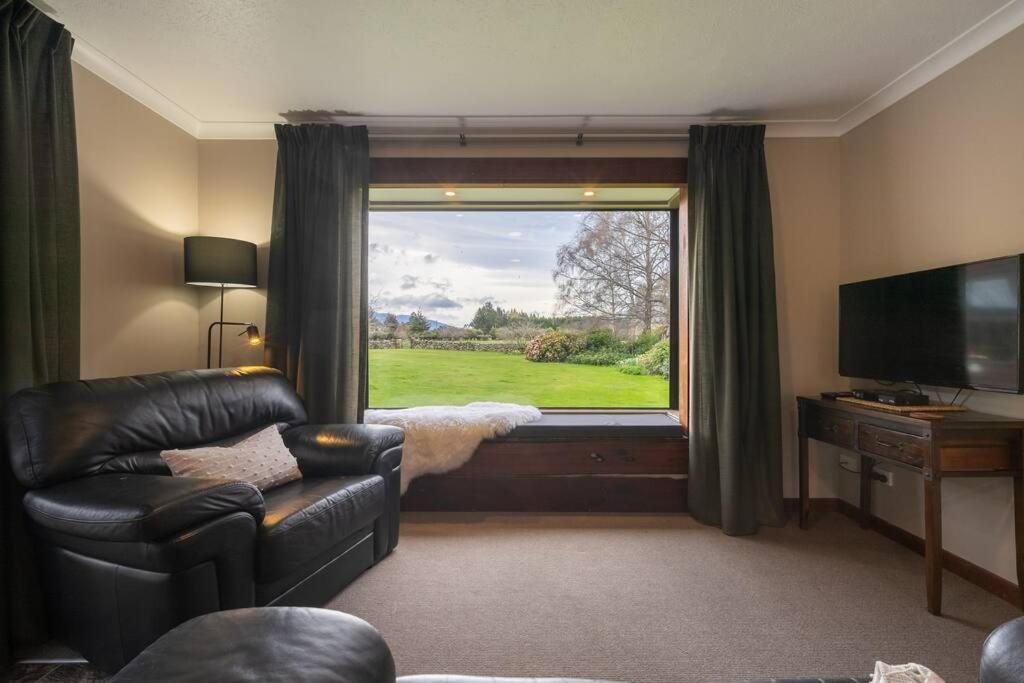Te Anau Cottage view 3