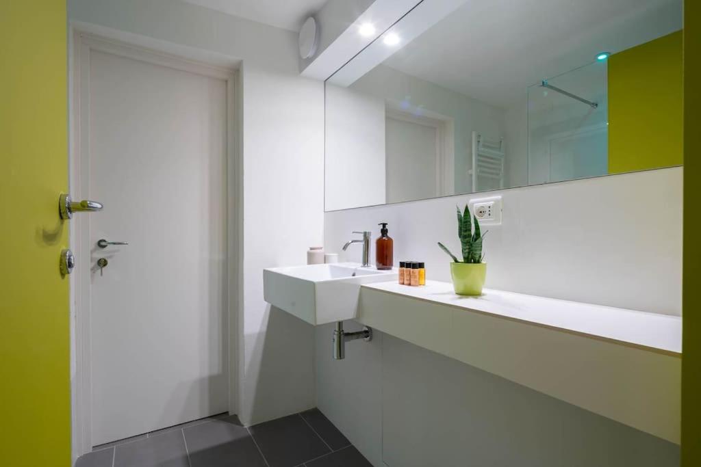 Rialto Green Design Apartment