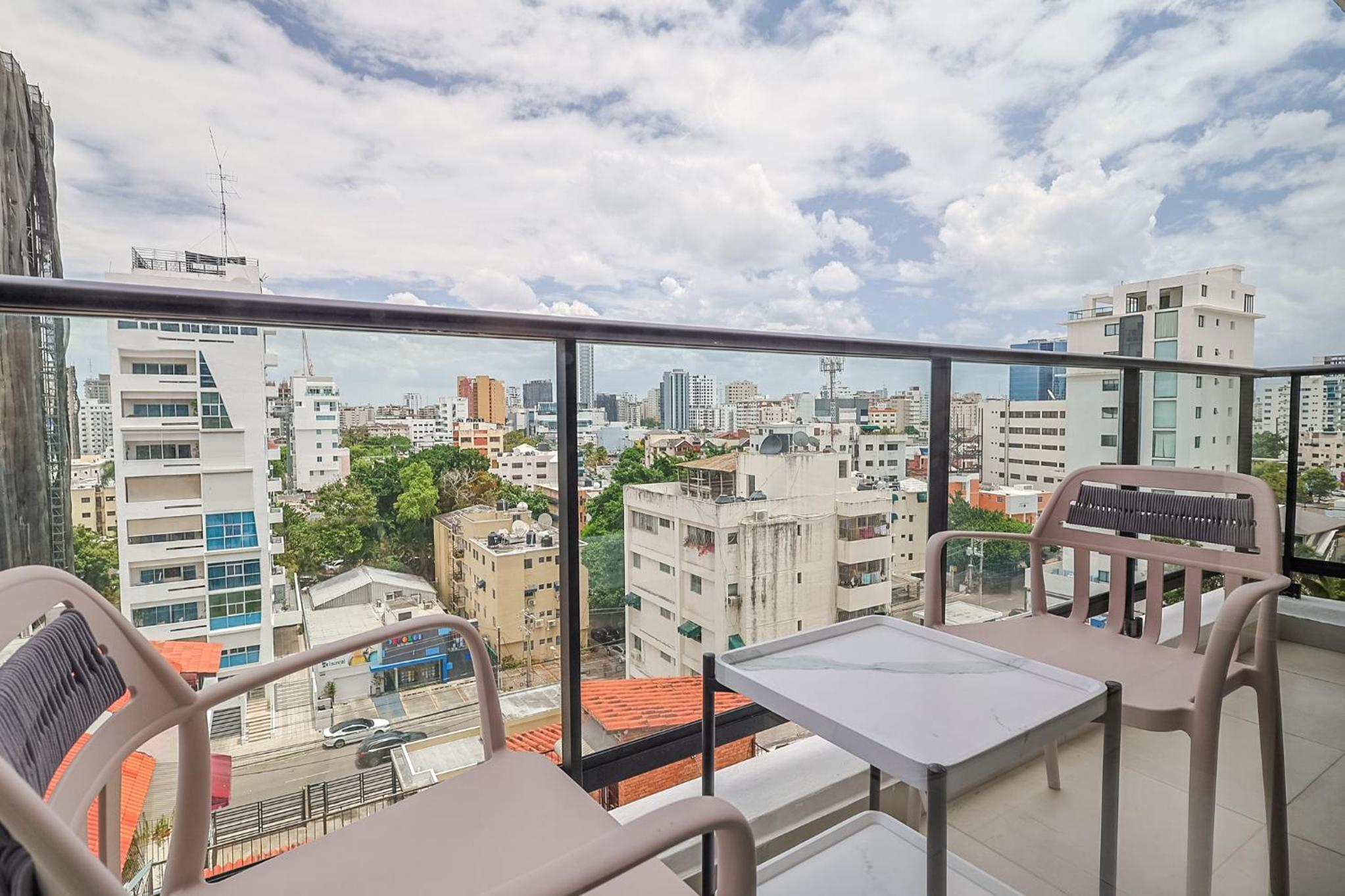 Cozy, Centric 1BR Condo, Pool view 2
