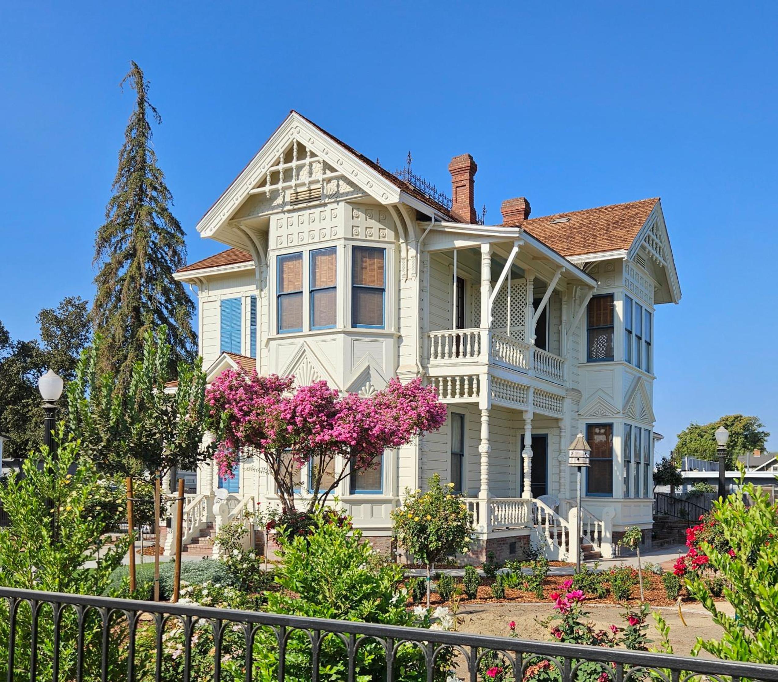 The JD Hyde Historic Inn view 5