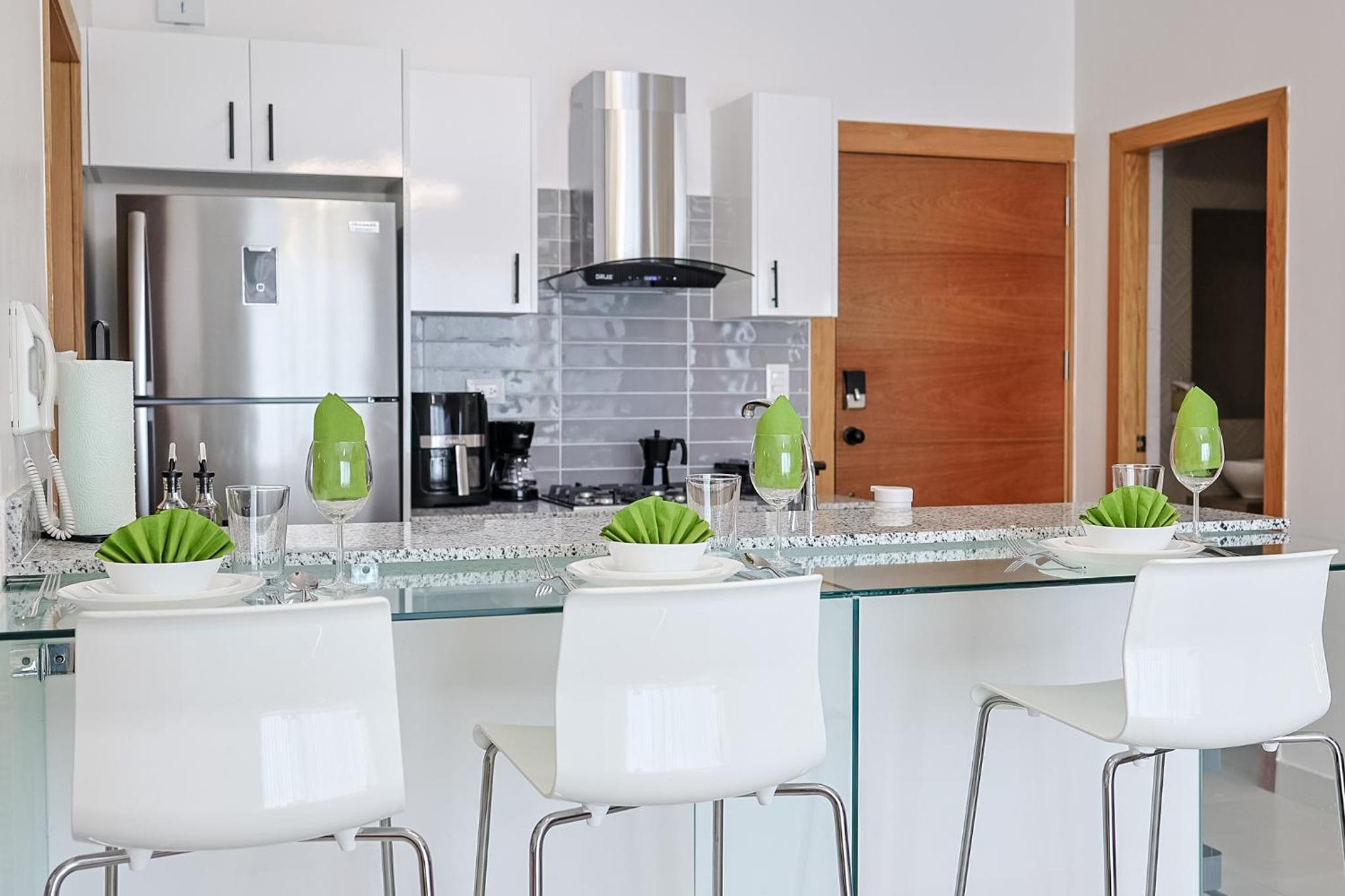 Cozy, Centric 1BR Condo, Pool view 5