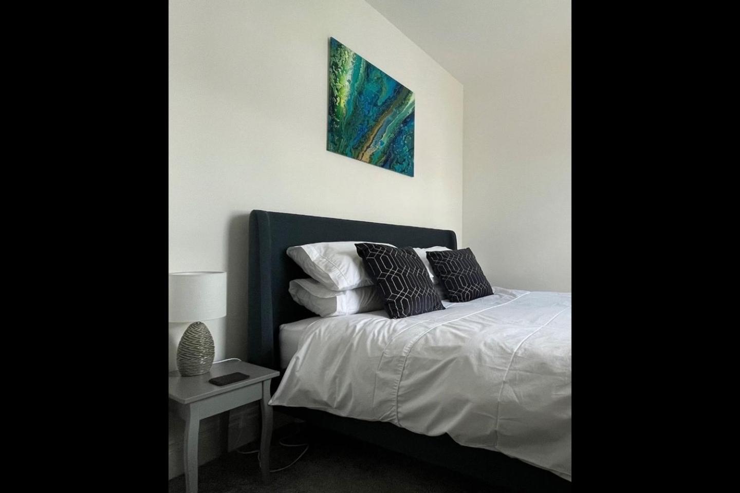 Centrally located, beautifully presented apartment