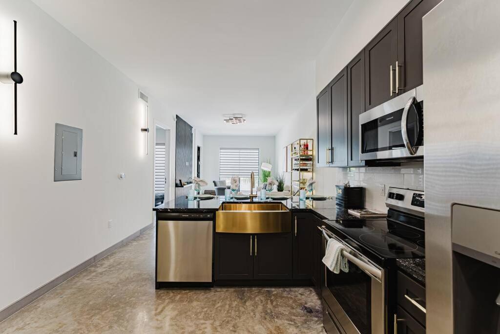 Prime 2BR by FLL Airport & Dania Beach Attractions view 4