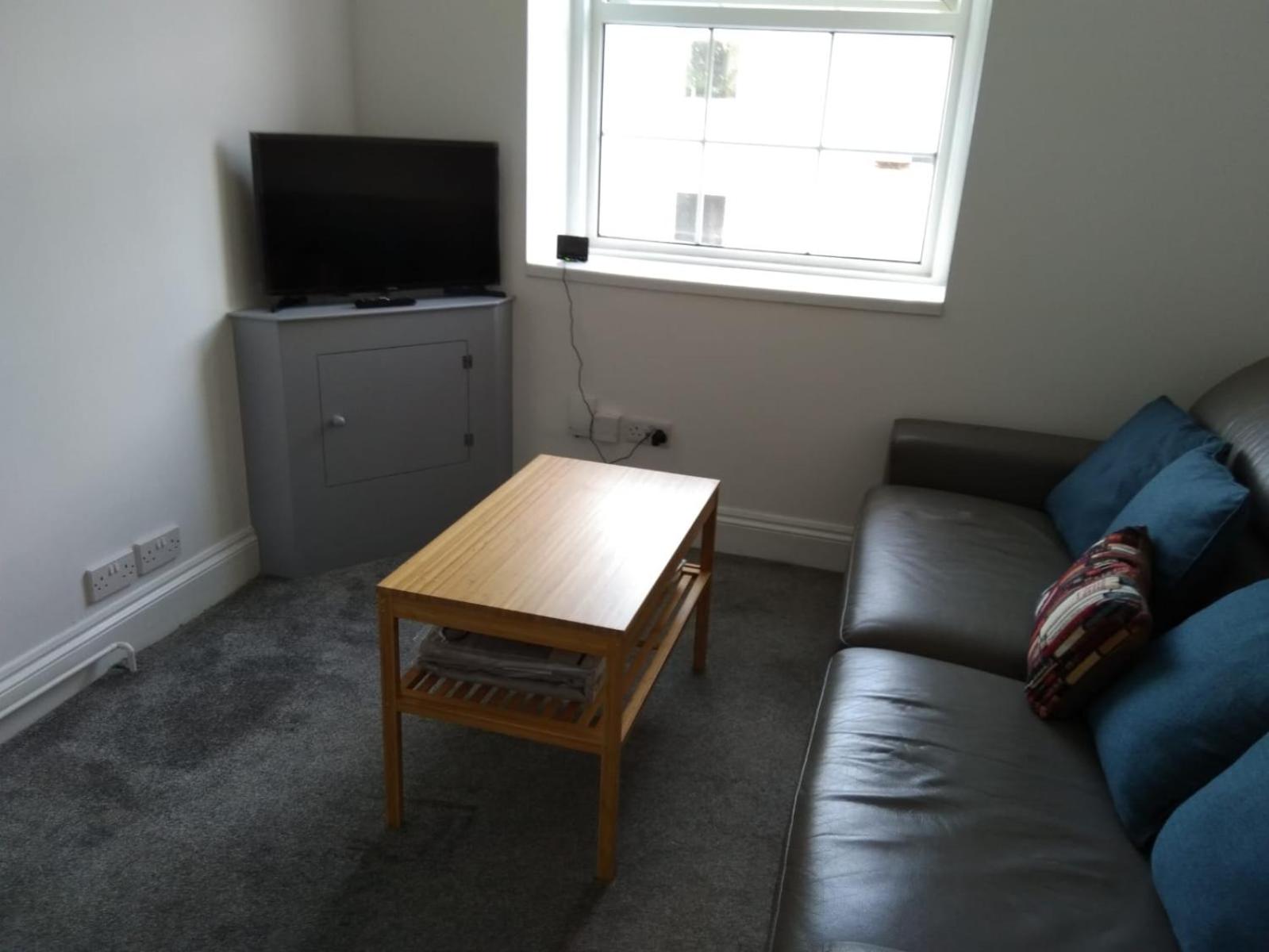 Centrally located, beautifully presented apartment