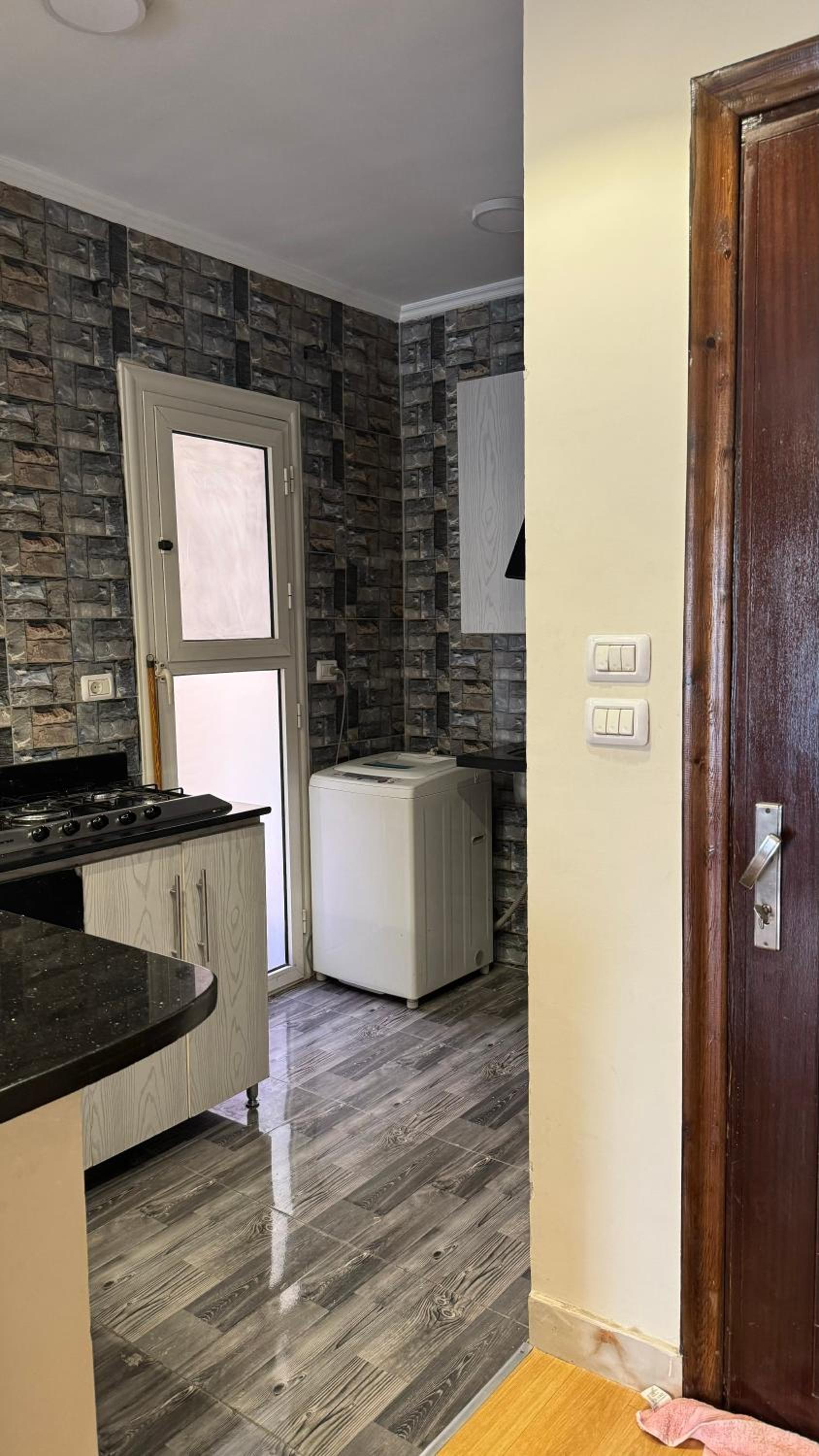 Atheers apartment